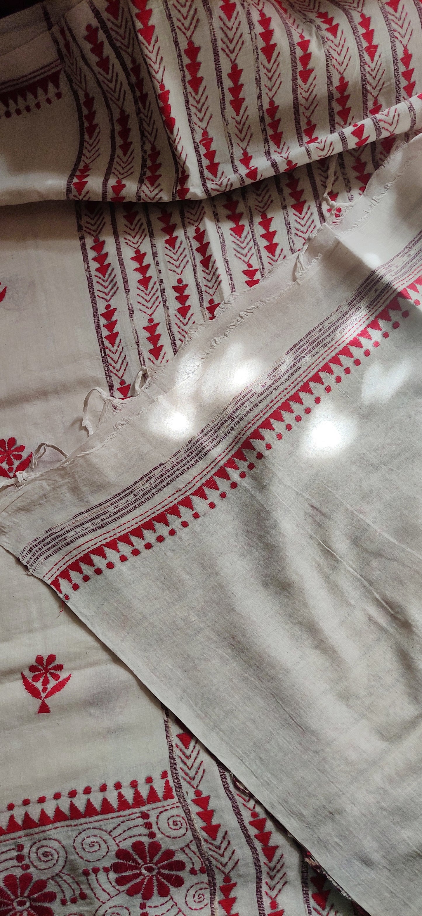 Exclusive Kantha Stitch Done Off-White Khesh Cotton Saree