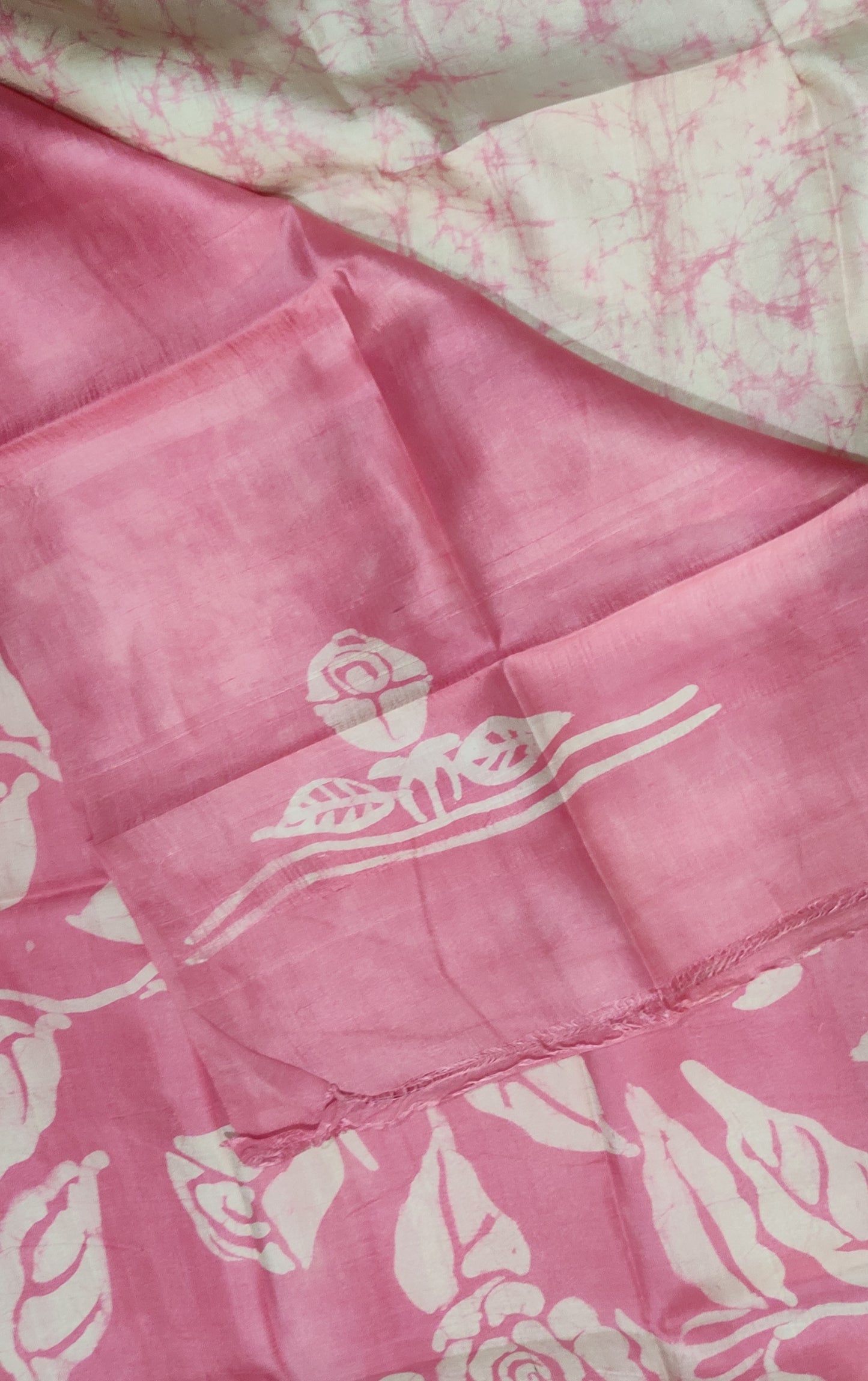 Prakriti – Ivory Pink Crack Batik Silk Saree