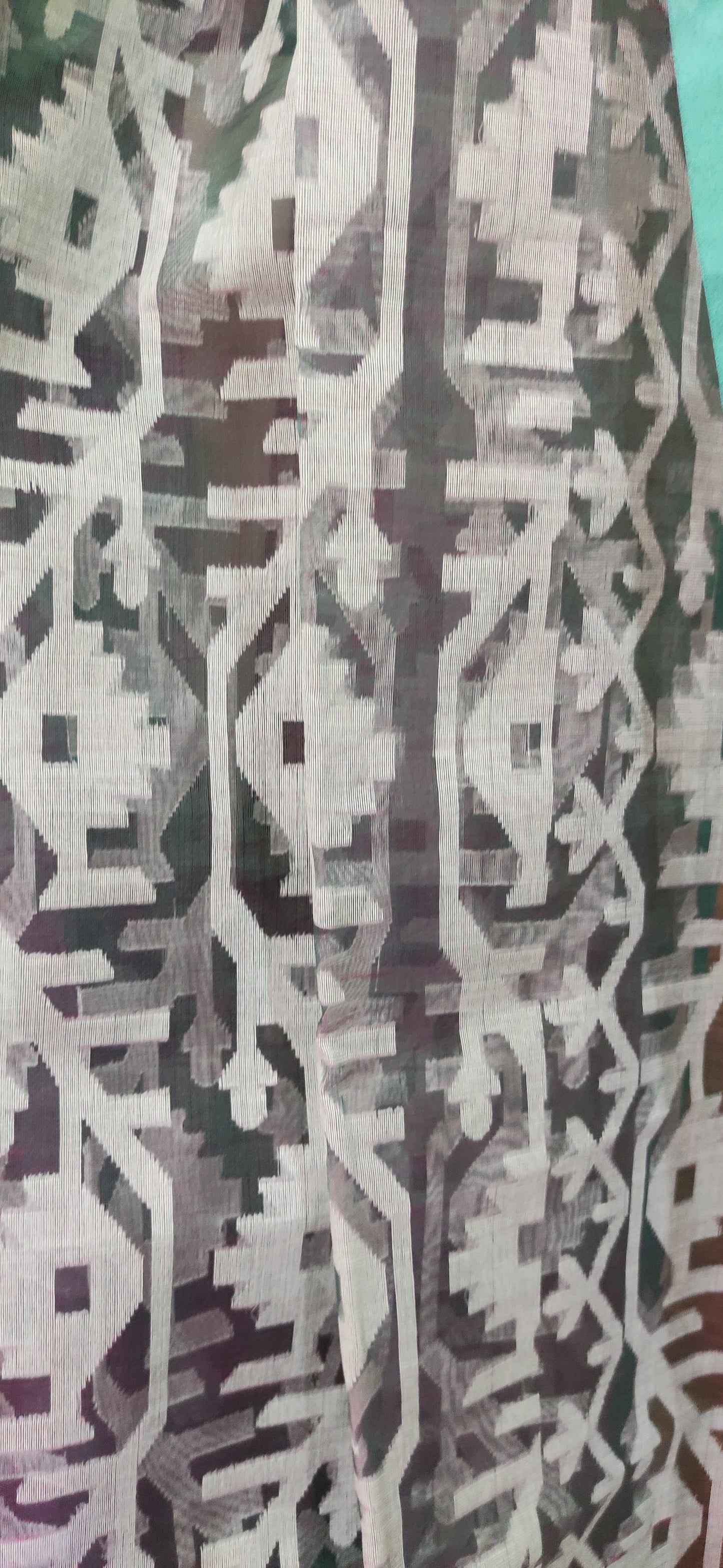 Dual Shaded Muslin Threaded cut work motif done Jamdani Saree