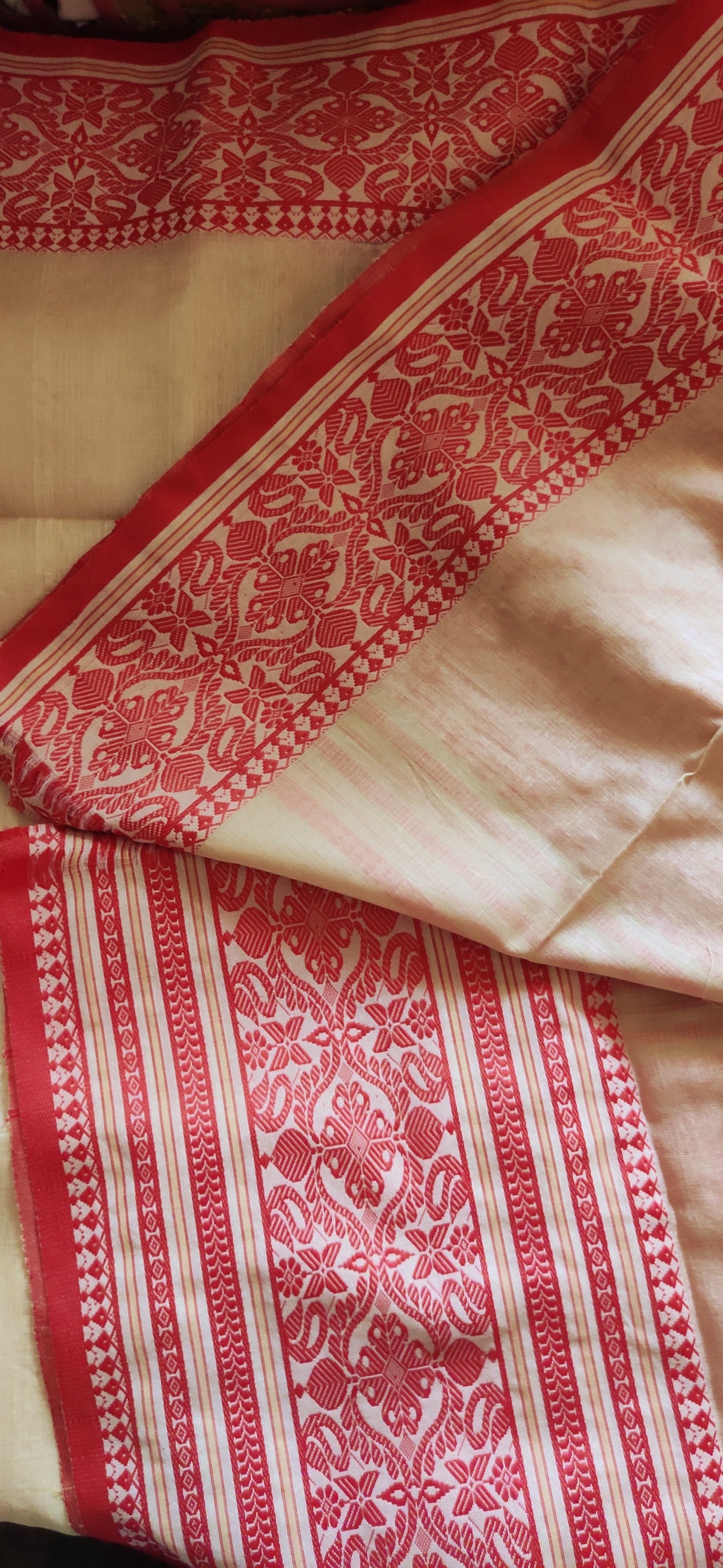 Chandan shaded Tussar Plain body Traditional border & Pallu Saree