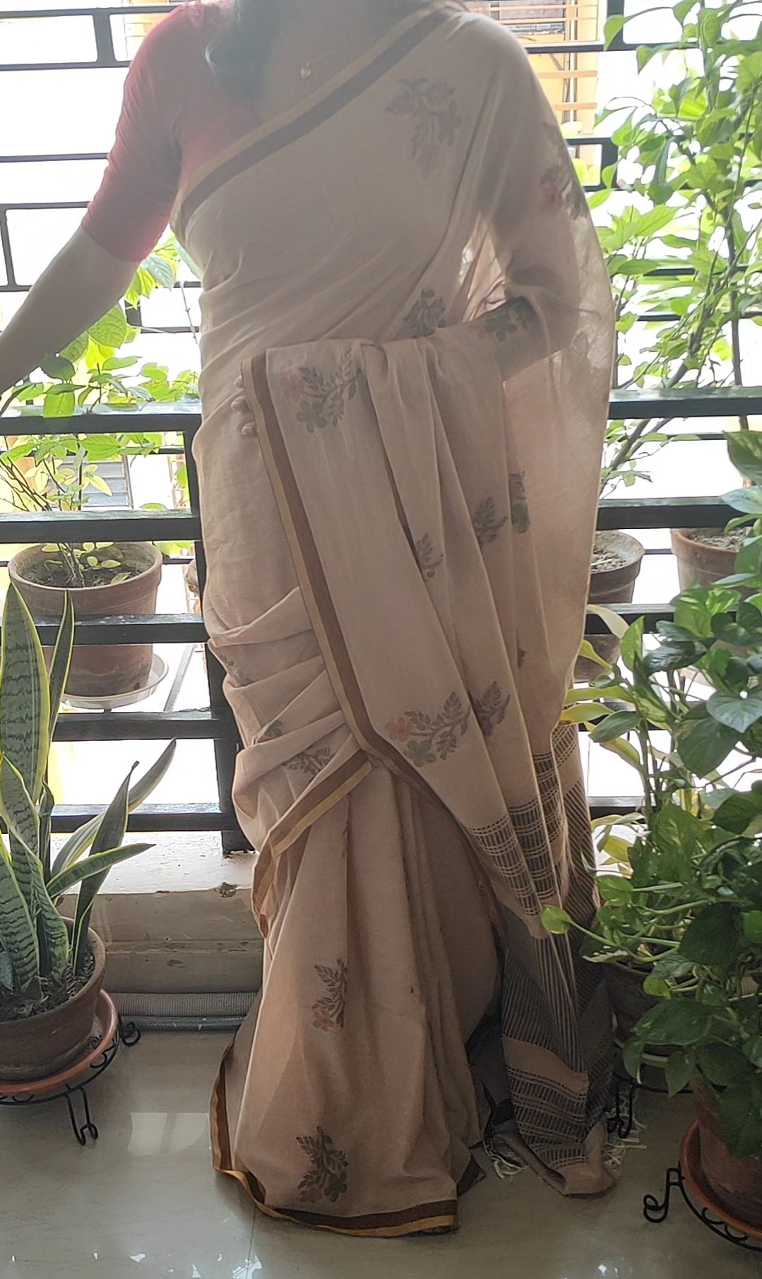 Buttery Soft Handwoven Beige Threaded Floral Jamdani Saree