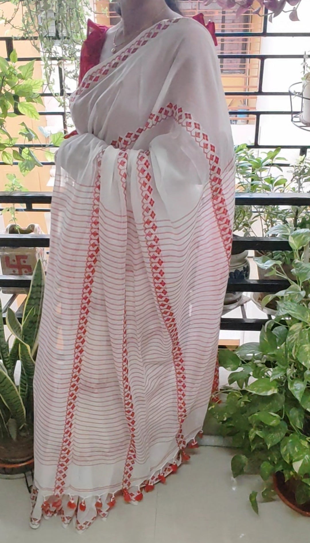 Red thread work done White fine Mulmul Cotton Handloom Saree