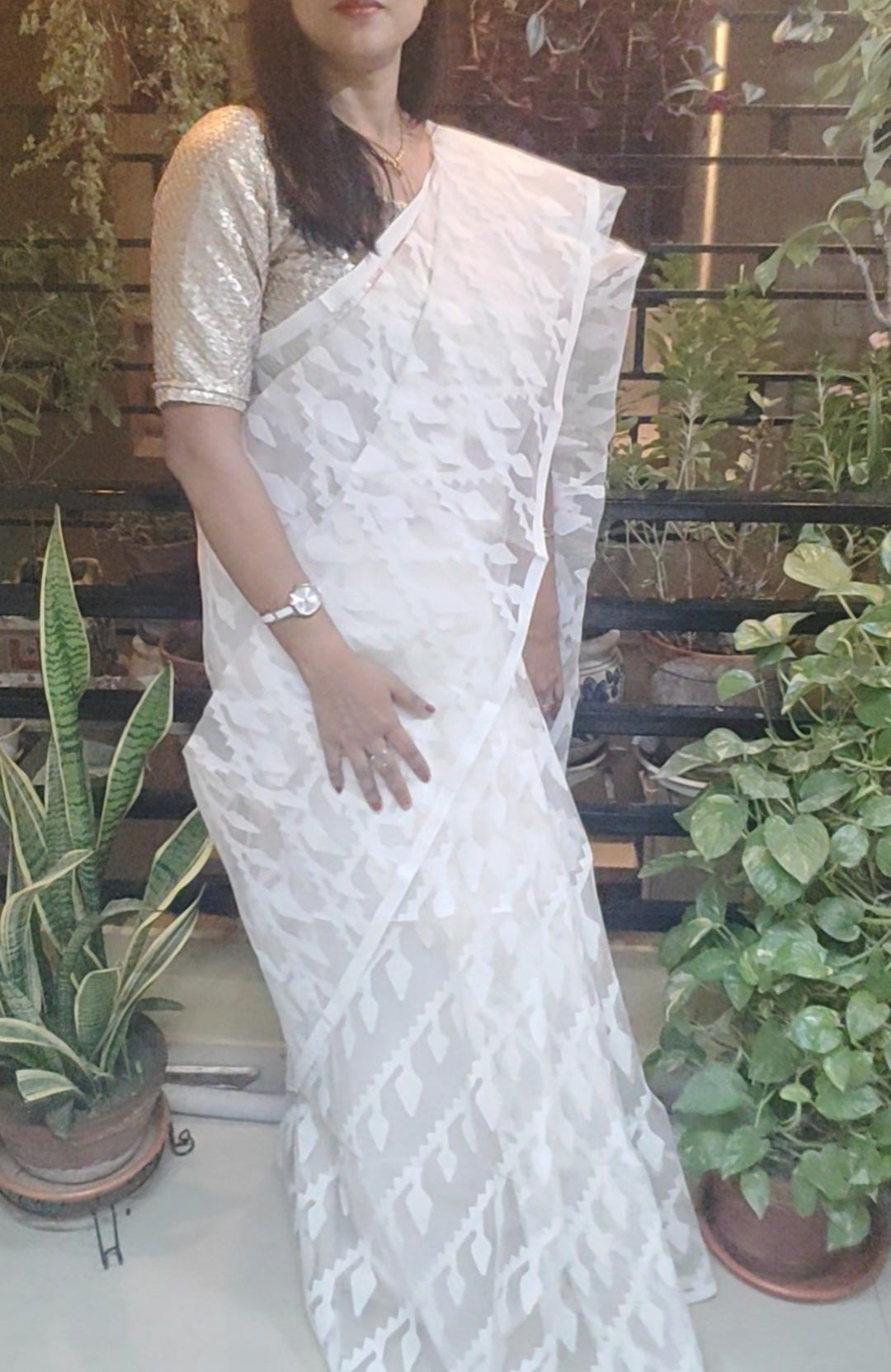 White Muslin Threaded cut work motif done Jamdani Saree