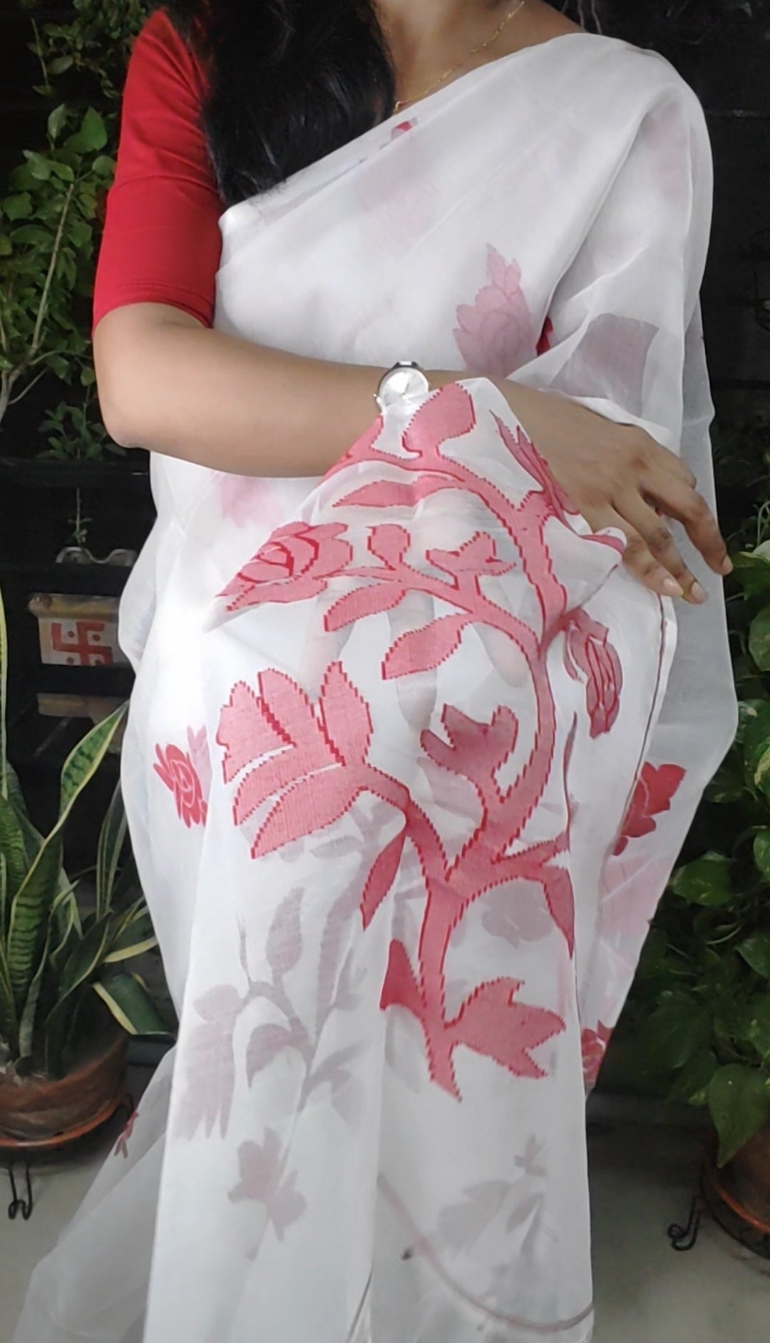 White Muslin Jamdani Saree having Red Threaded cut work Rose motif done