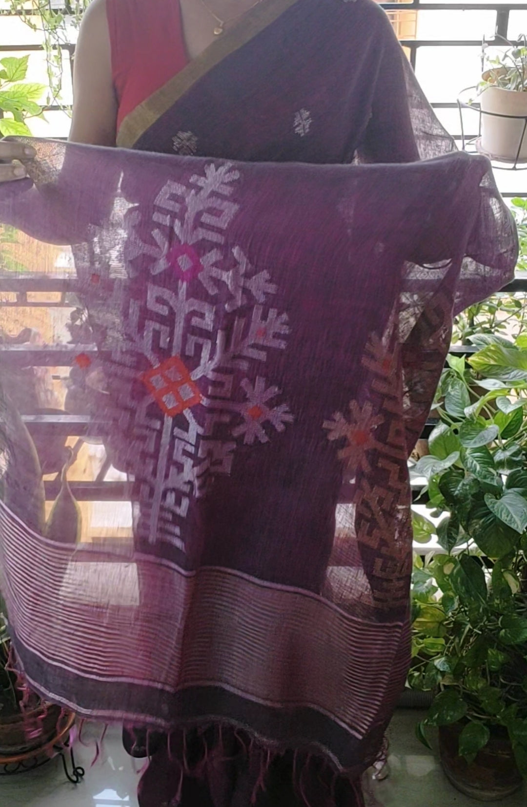 Soft Handloom Violet shaded Linen saree Having Silver Zari Motif Done