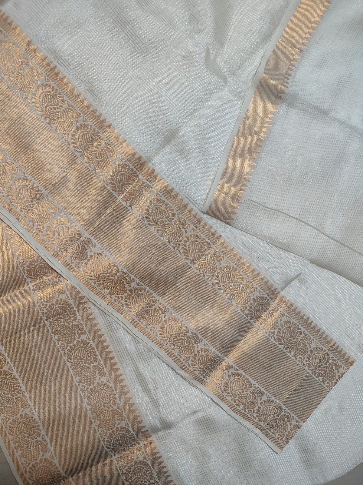 Hiranyaa – Ivory Gold