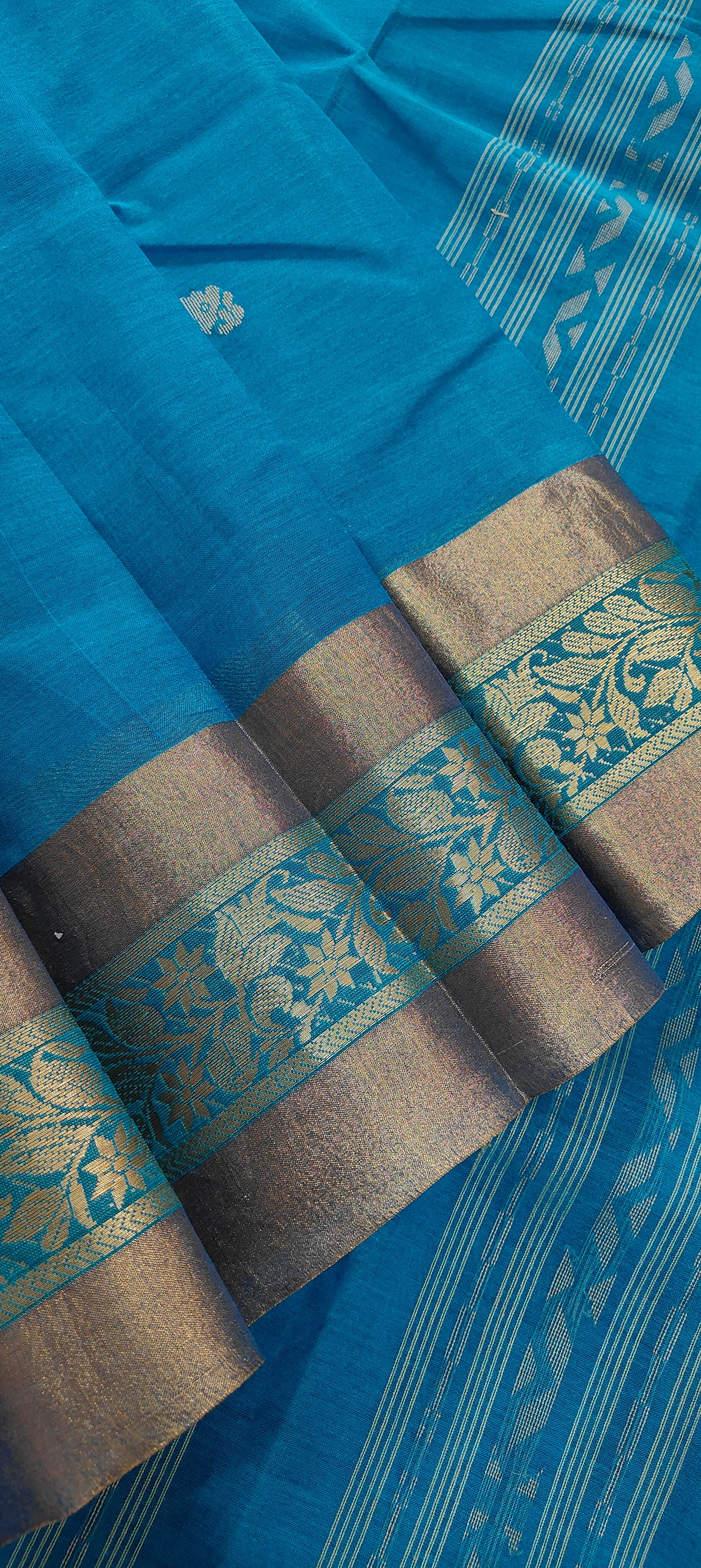 Saanvi – Azure Blue Tant Saree