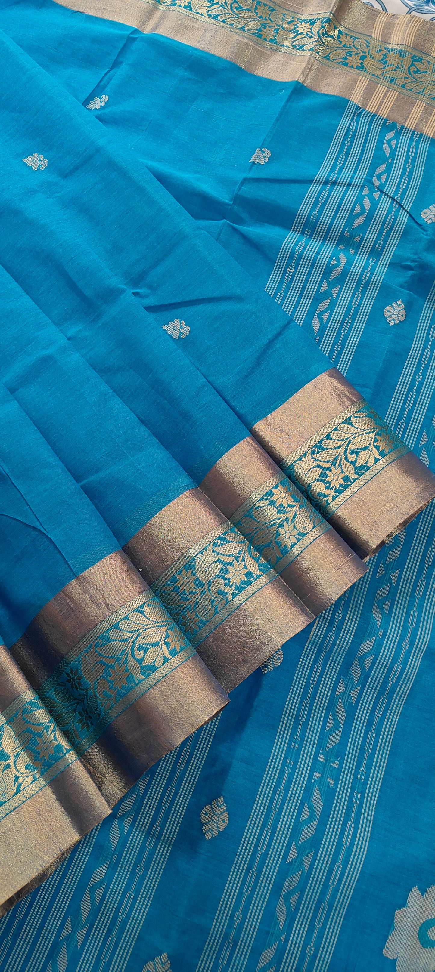 Saanvi – Azure Blue Tant Saree