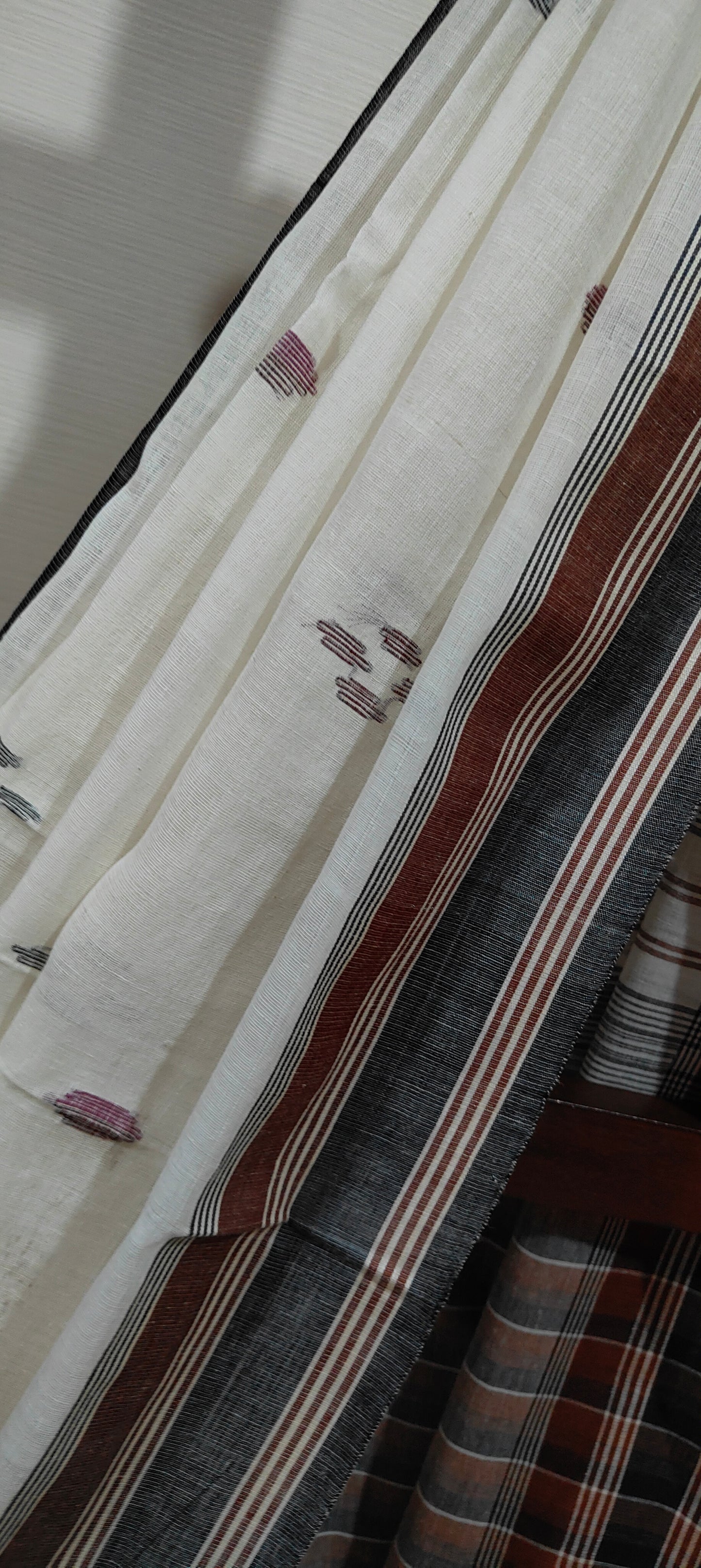 Rekhashree – Off White Handloom Khadi Cotton Saree