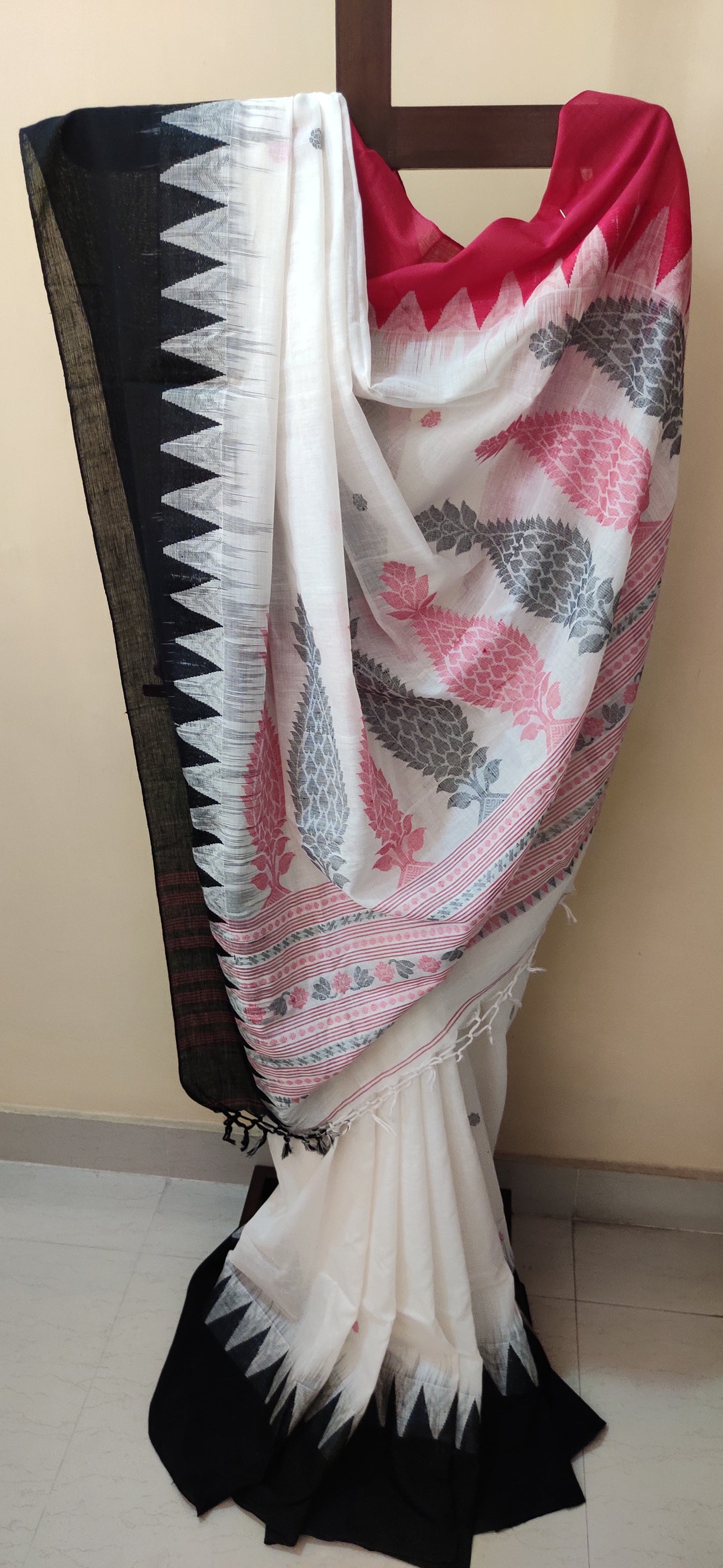 Ishira – Off White Fine Cotton Saree