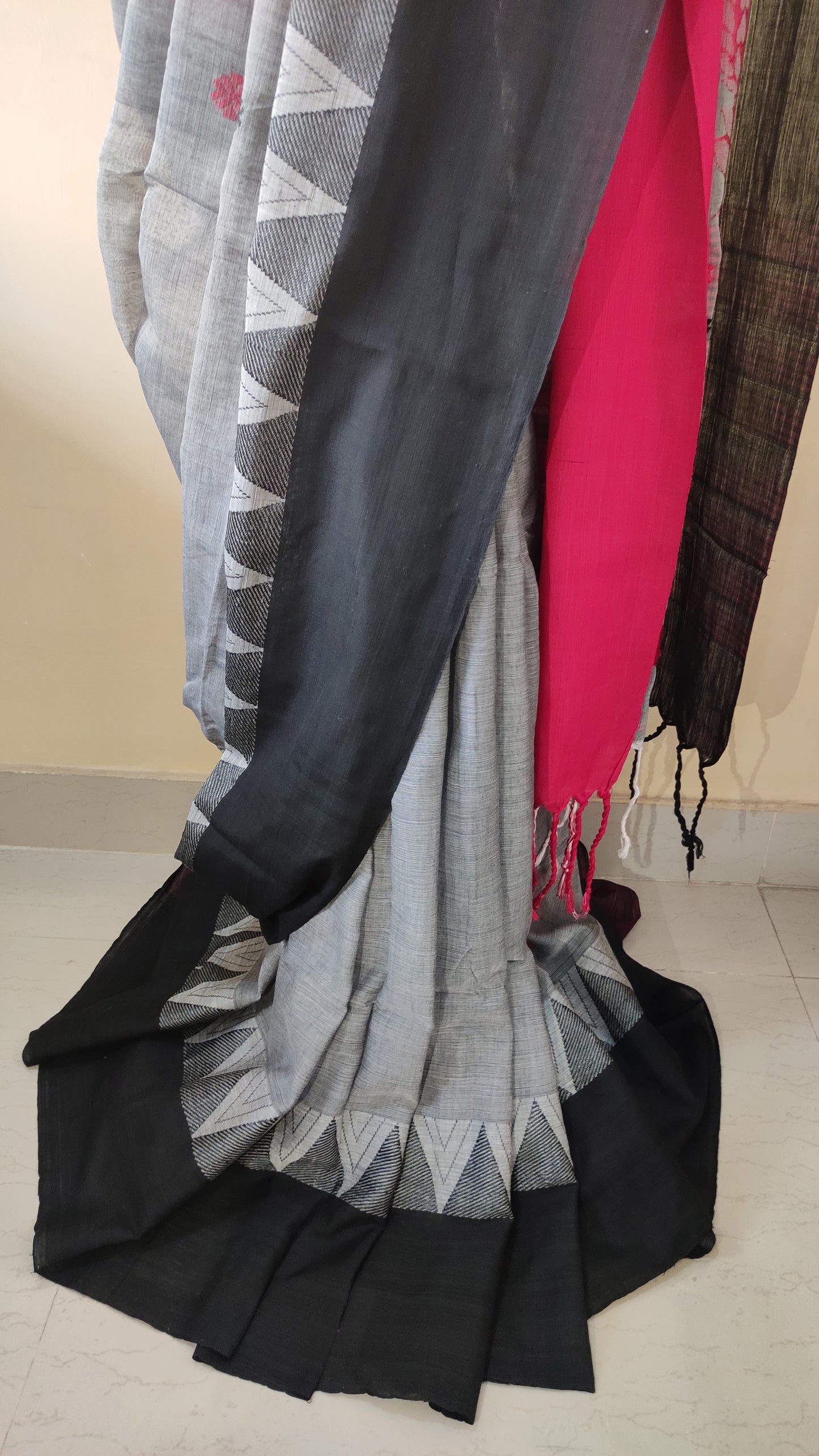Ishira – Mist Grey Fine Cotton Saree