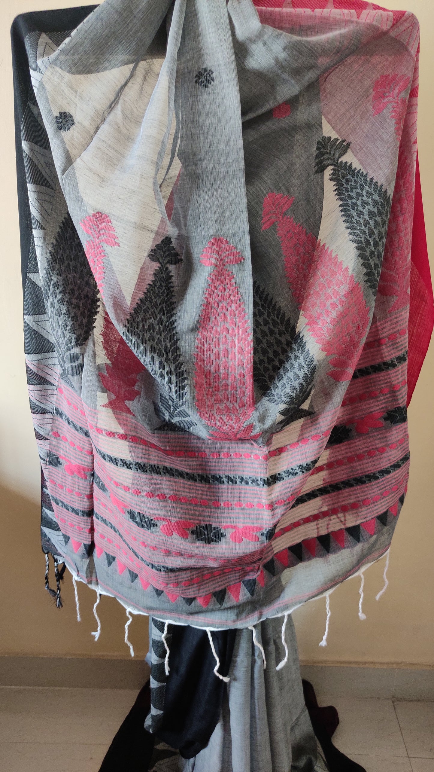 Ishira – Mist Grey Fine Cotton Saree