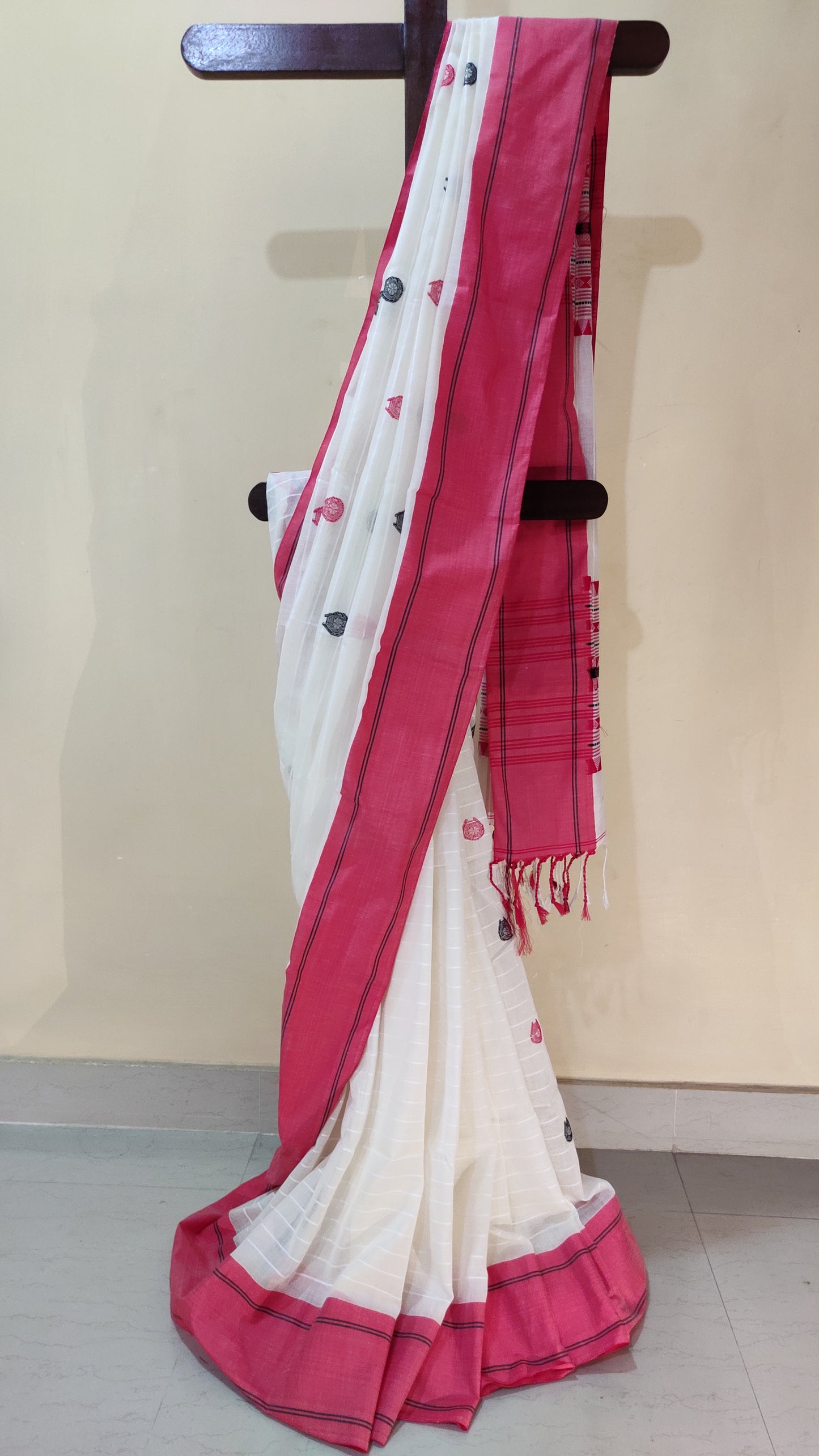 Vaidehi – Classic White Red Cotton Saree