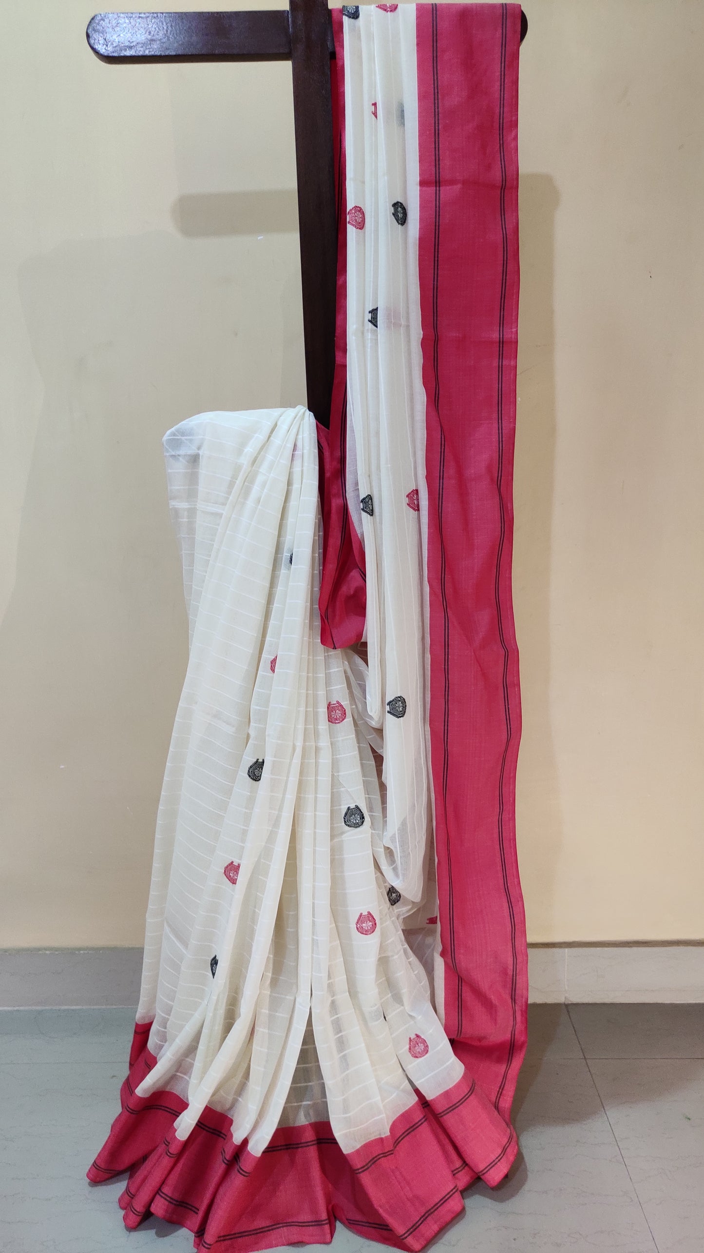 Vaidehi – Classic White Red Cotton Saree
