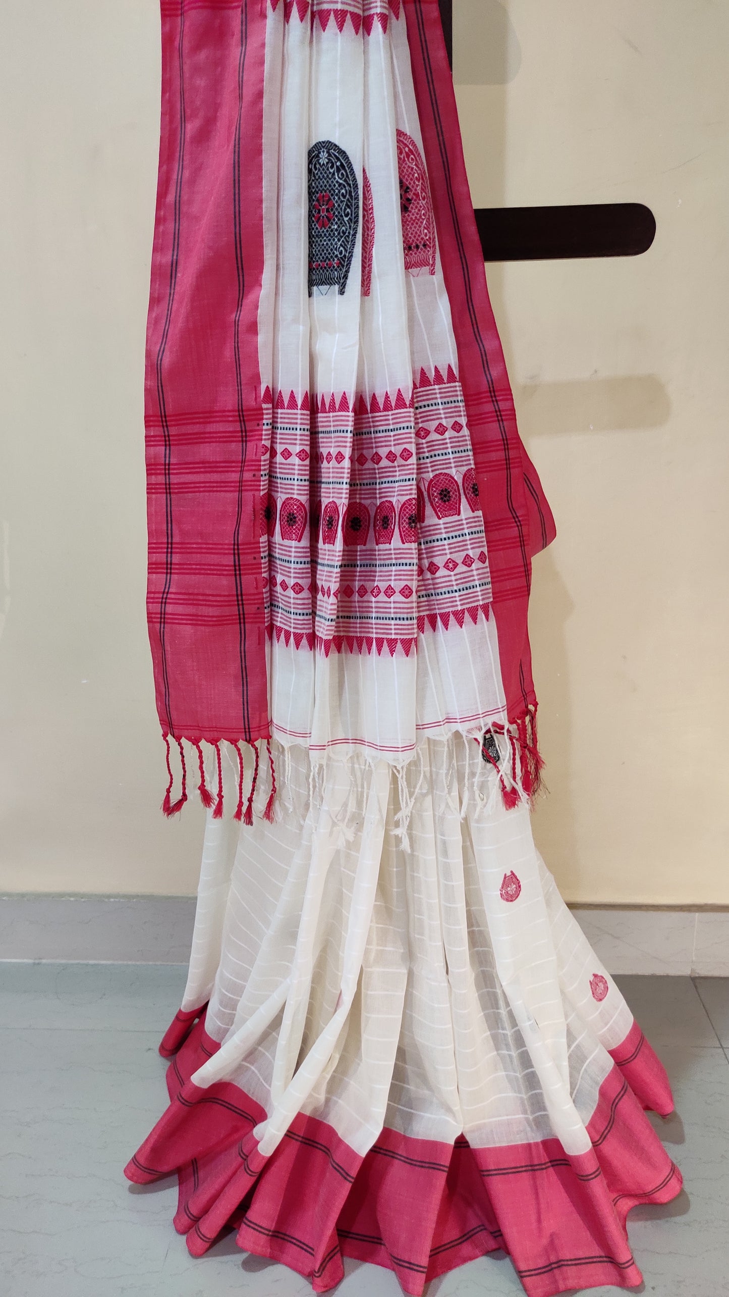 Vaidehi – Classic White Red Cotton Saree