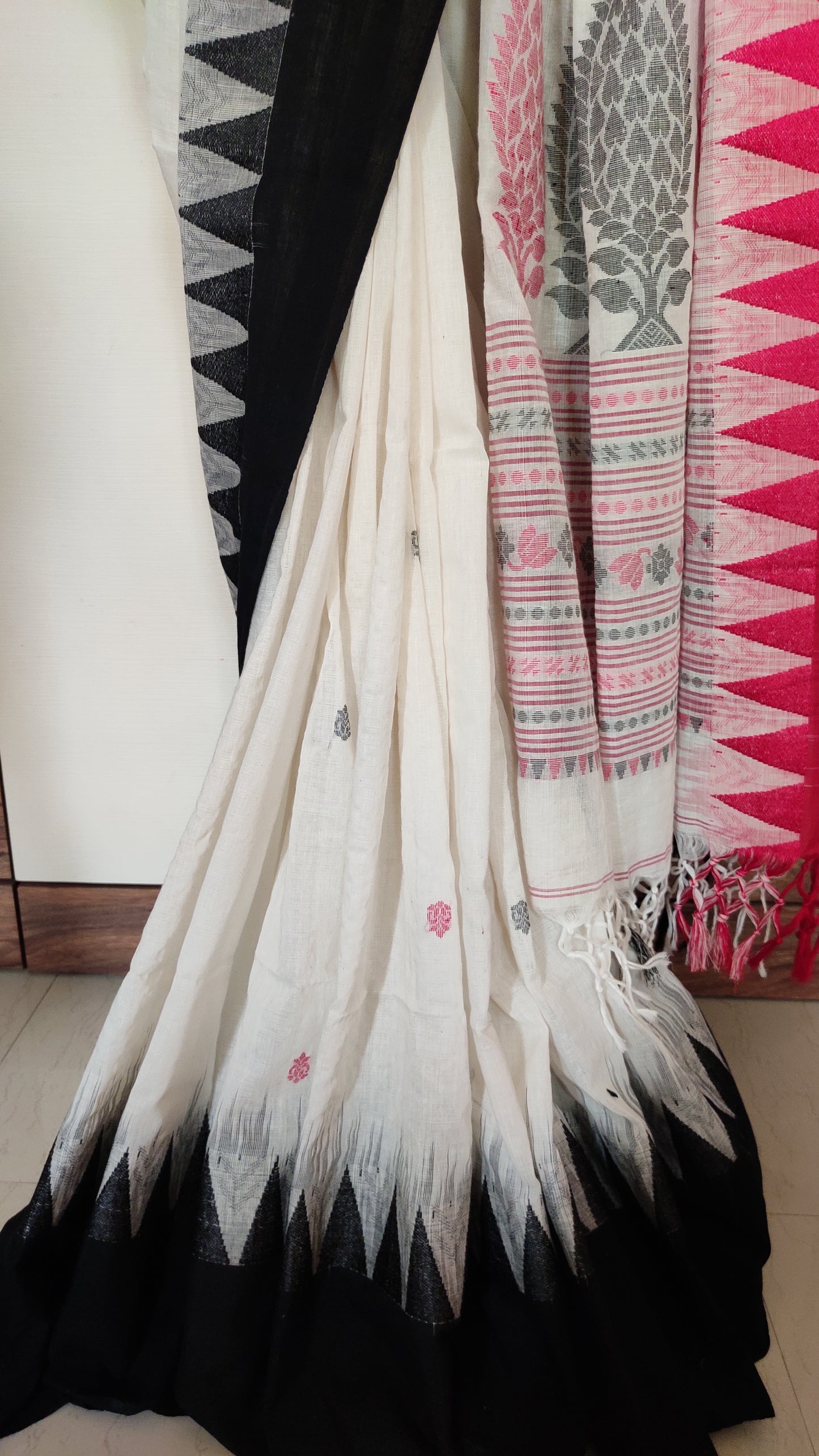 Ishira – Off White Fine Cotton Saree