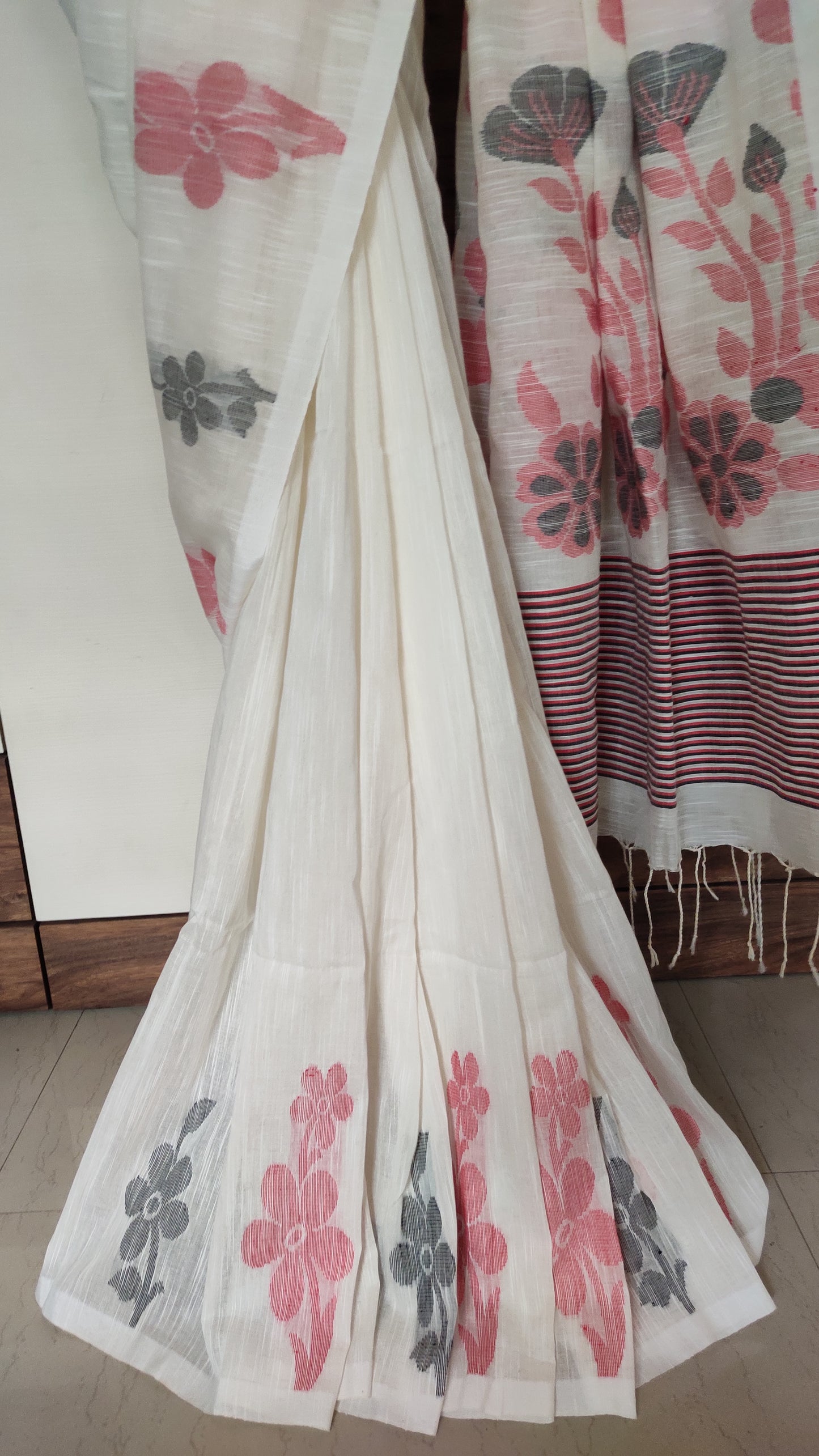 White Slab Cotton Threaded Red & Black Floral motif done border saree