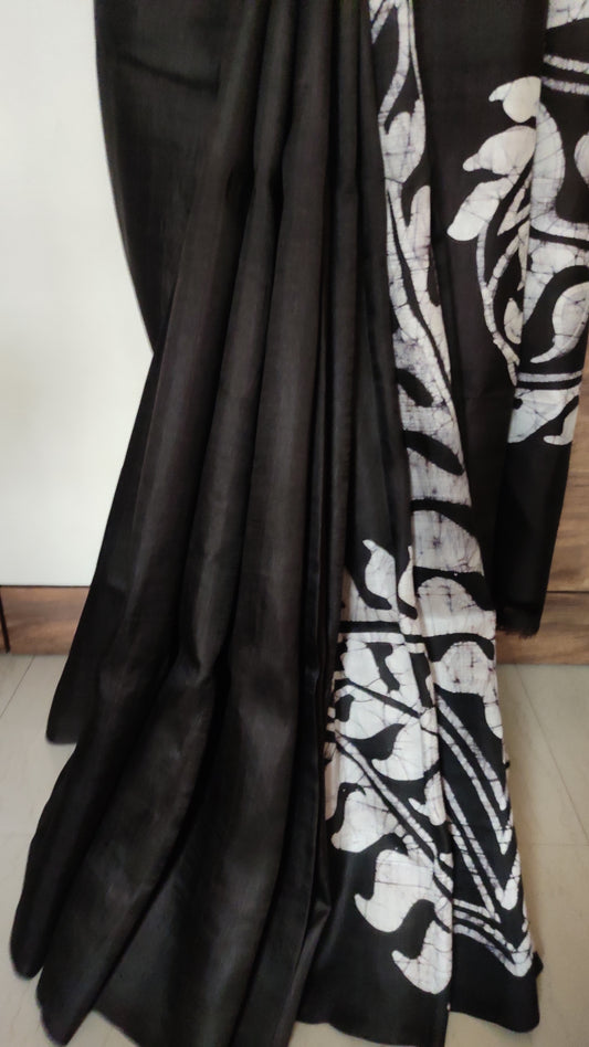 Dark Brown Hand Batik Pure Silk Saree having Plain body with kolke at Pallu & lower Pleat