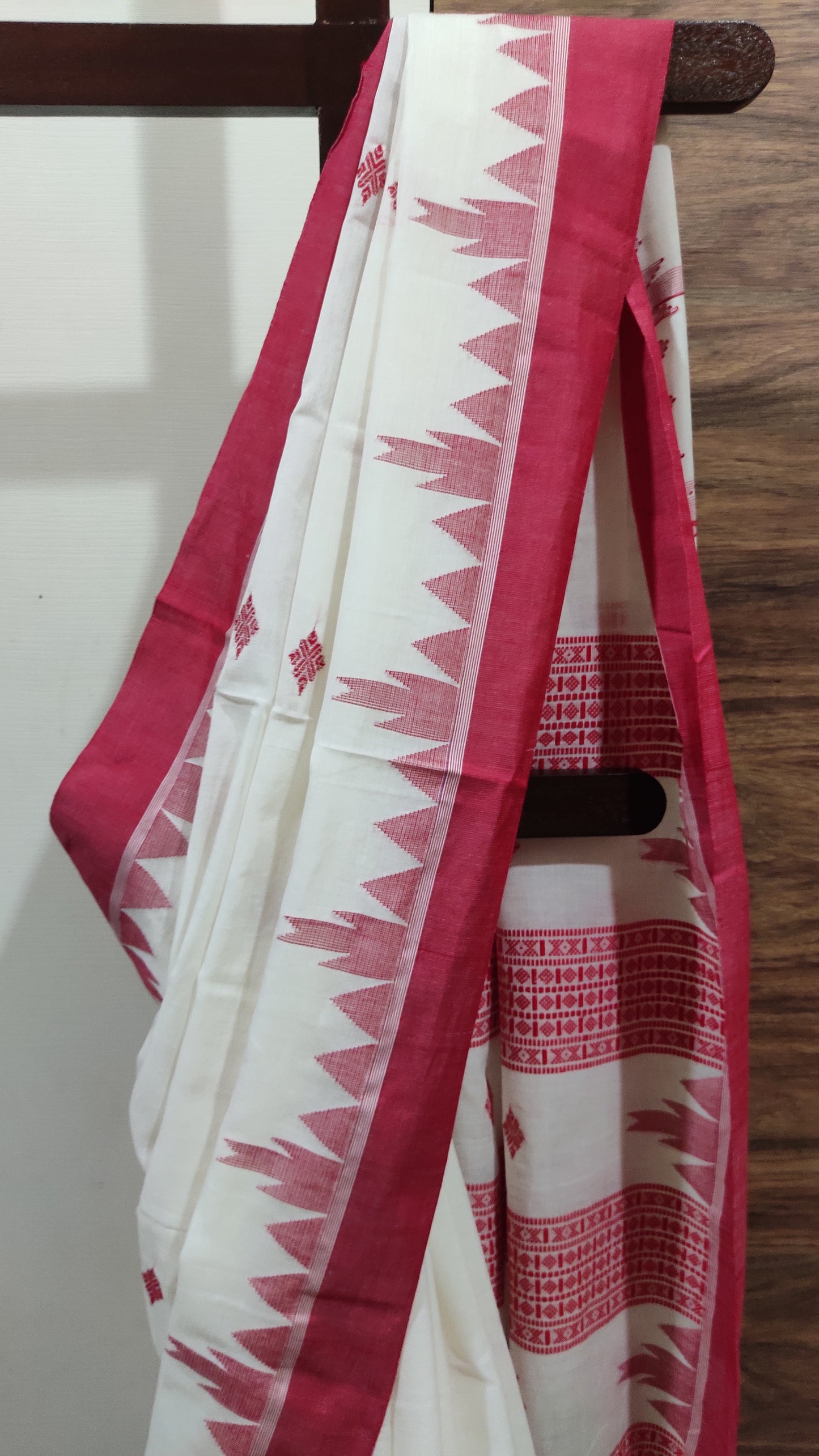 Vasudha - White Classic Cotton Saree With Red Temple Border