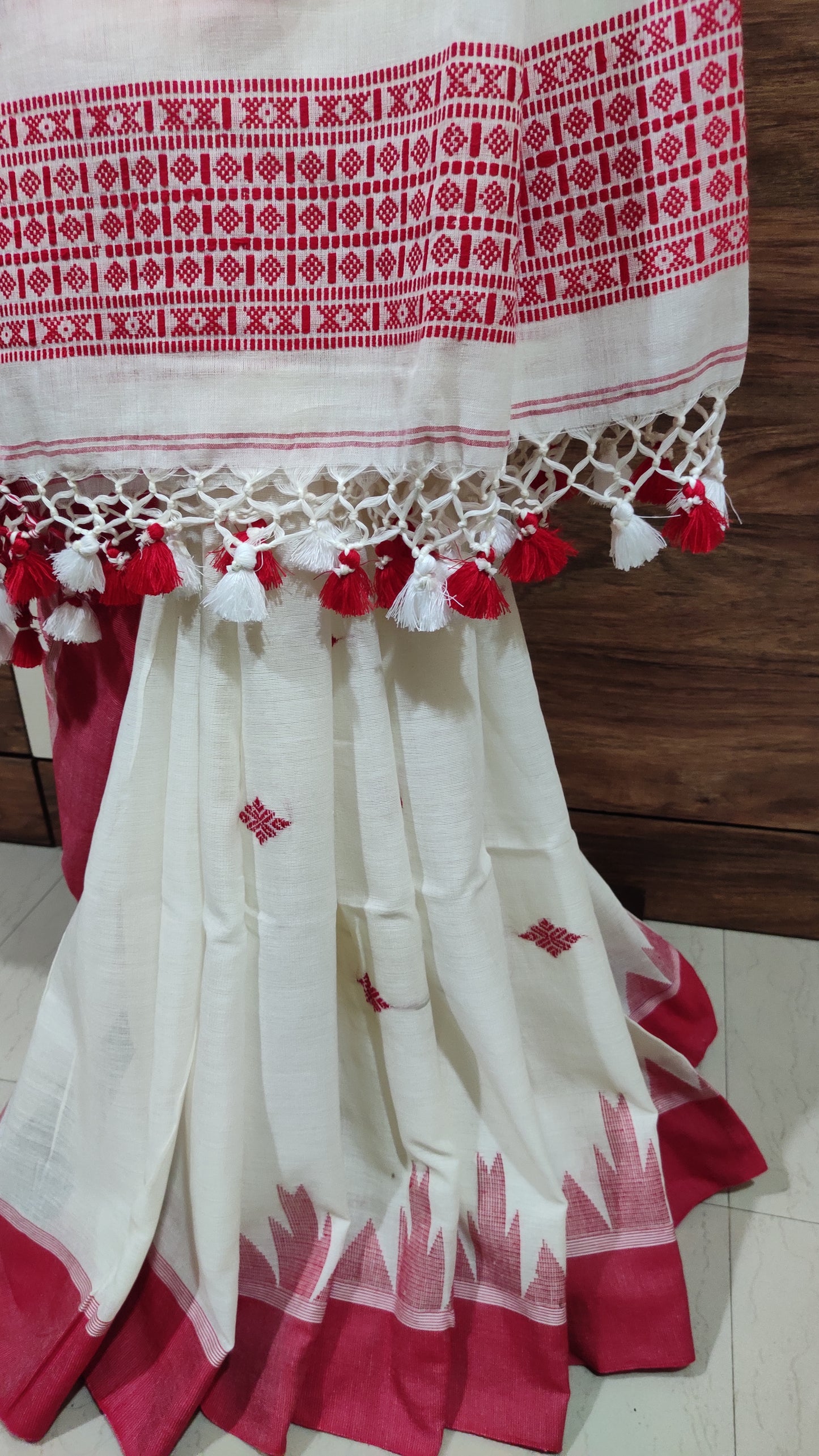 Vasudha - White Classic Cotton Saree With Red Temple Border