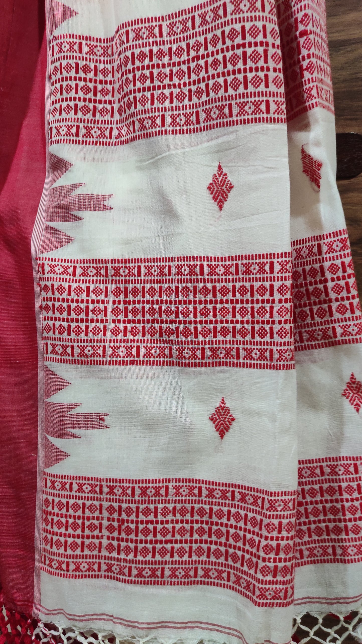 Vasudha - White Classic Cotton Saree With Red Temple Border