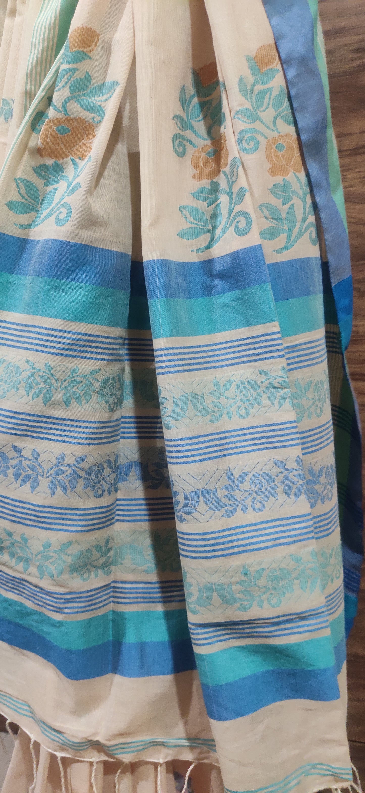 Threaded Floral Motif Done with Contrast Border Pure Cotton Beige Shaded Handloom Saree