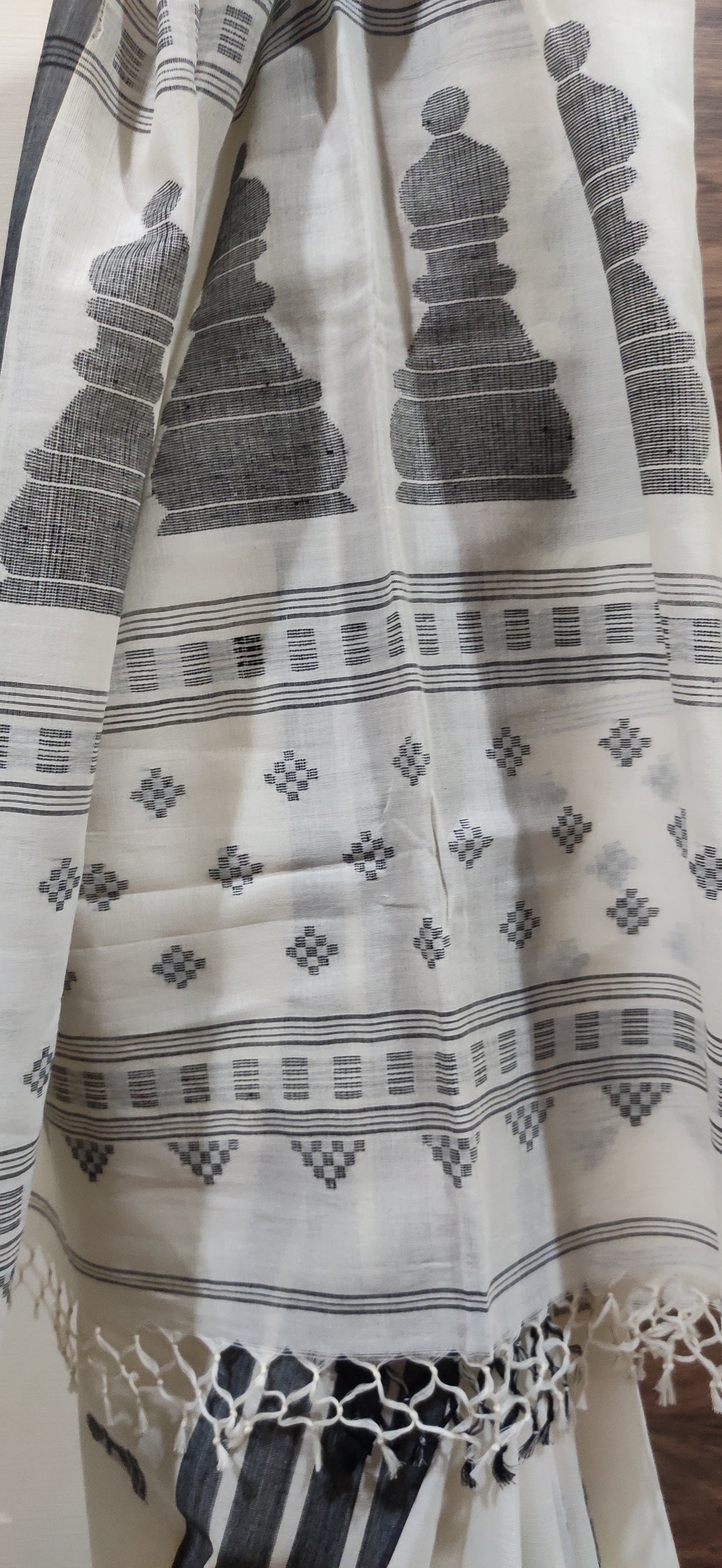 Devika – Shwet Rekha Cotton Handloom Saree