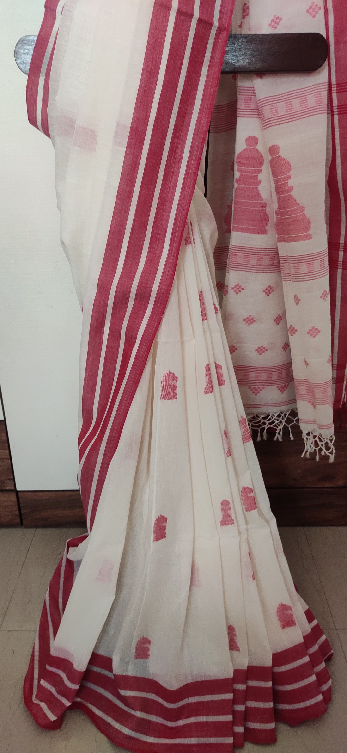 Devika – Kumkum Rekha Cotton Handloom Saree