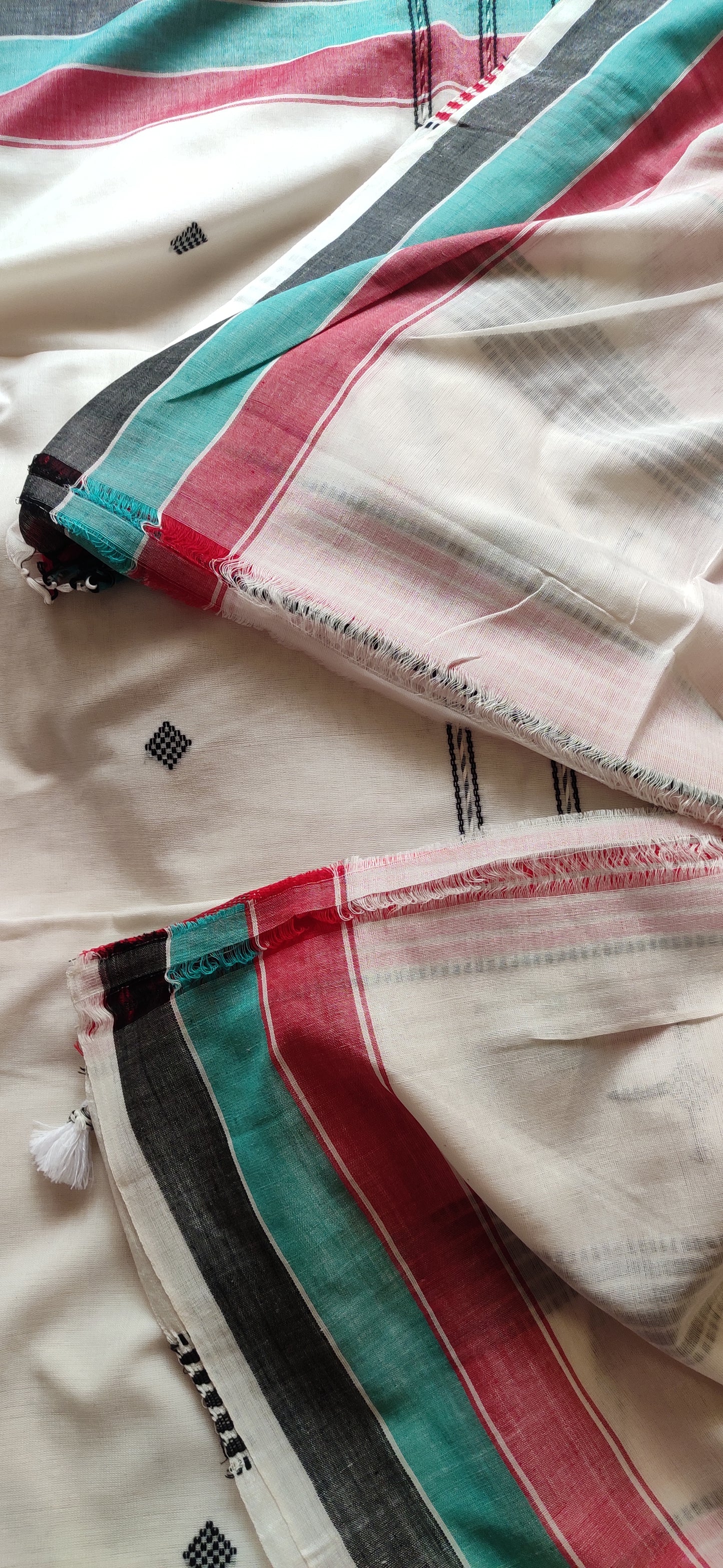 White Cotton Threaded bhujuri style Jamdani work done Saree