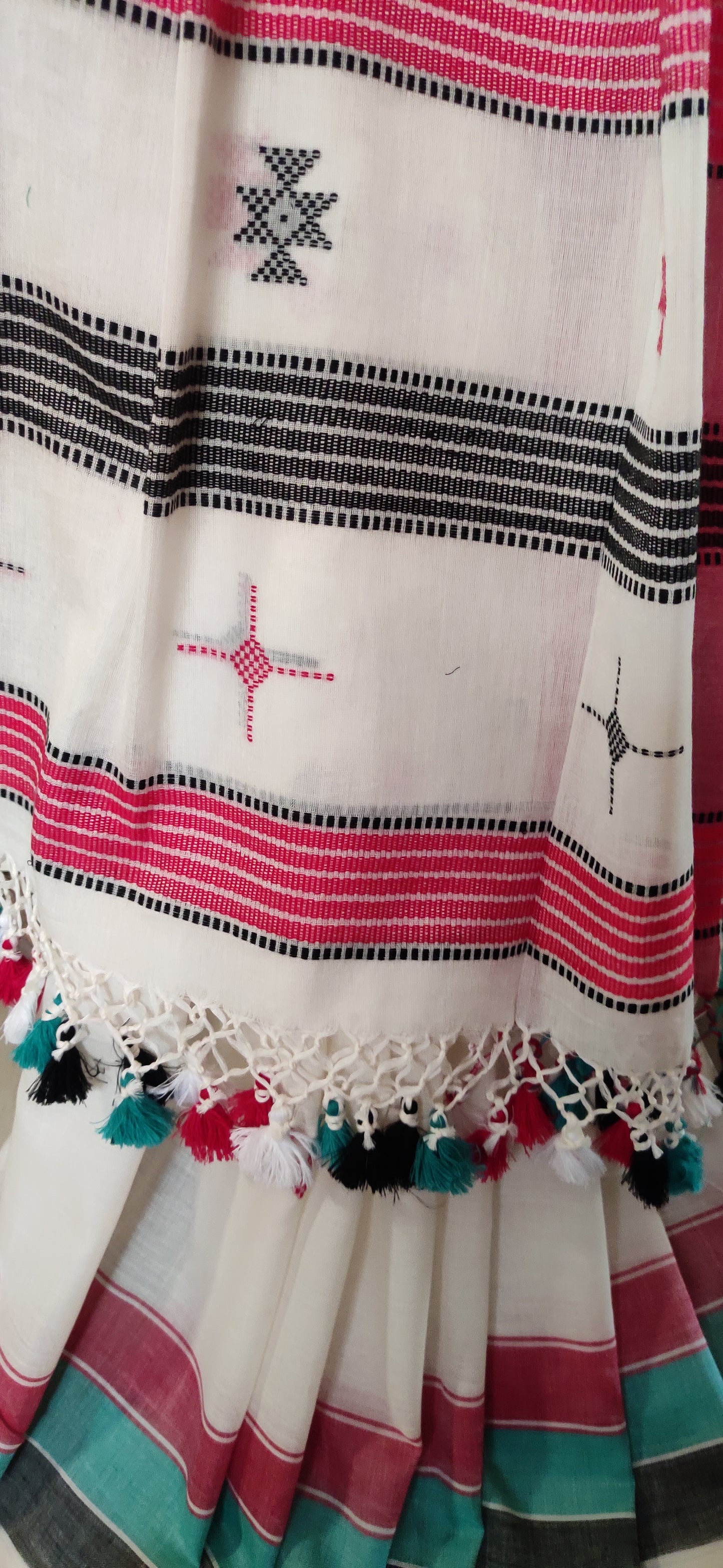 White Cotton Threaded bhujuri style Jamdani work done Saree