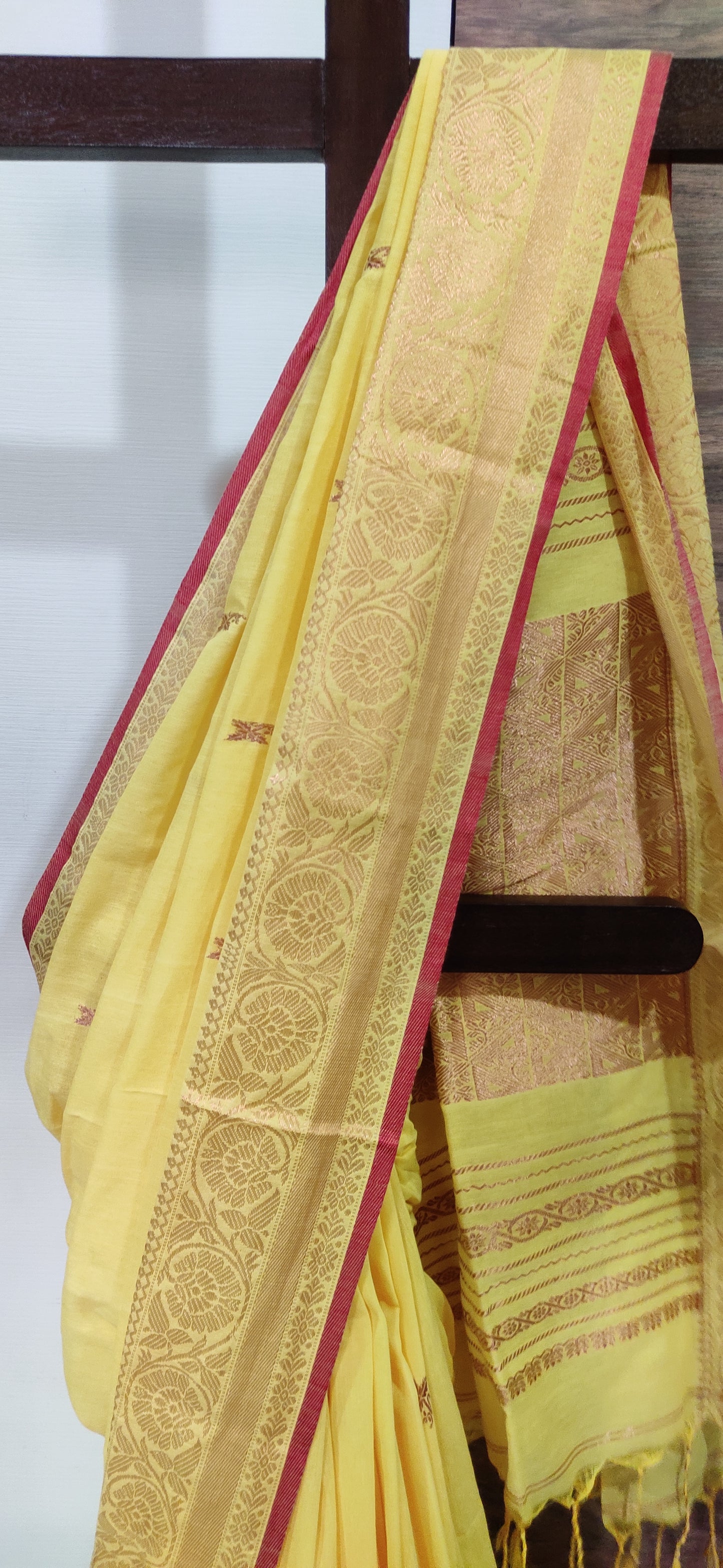 Aarohini – Light Yellow Rich Cotton Handloom Saree