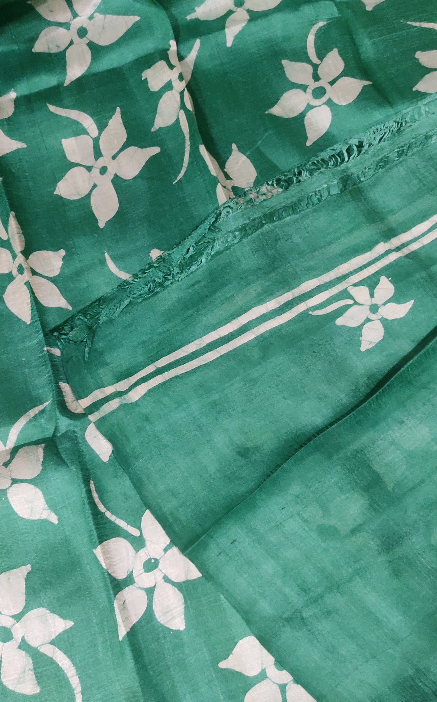 Green Siuli Phool Hand Batik Pure Silk Saree
