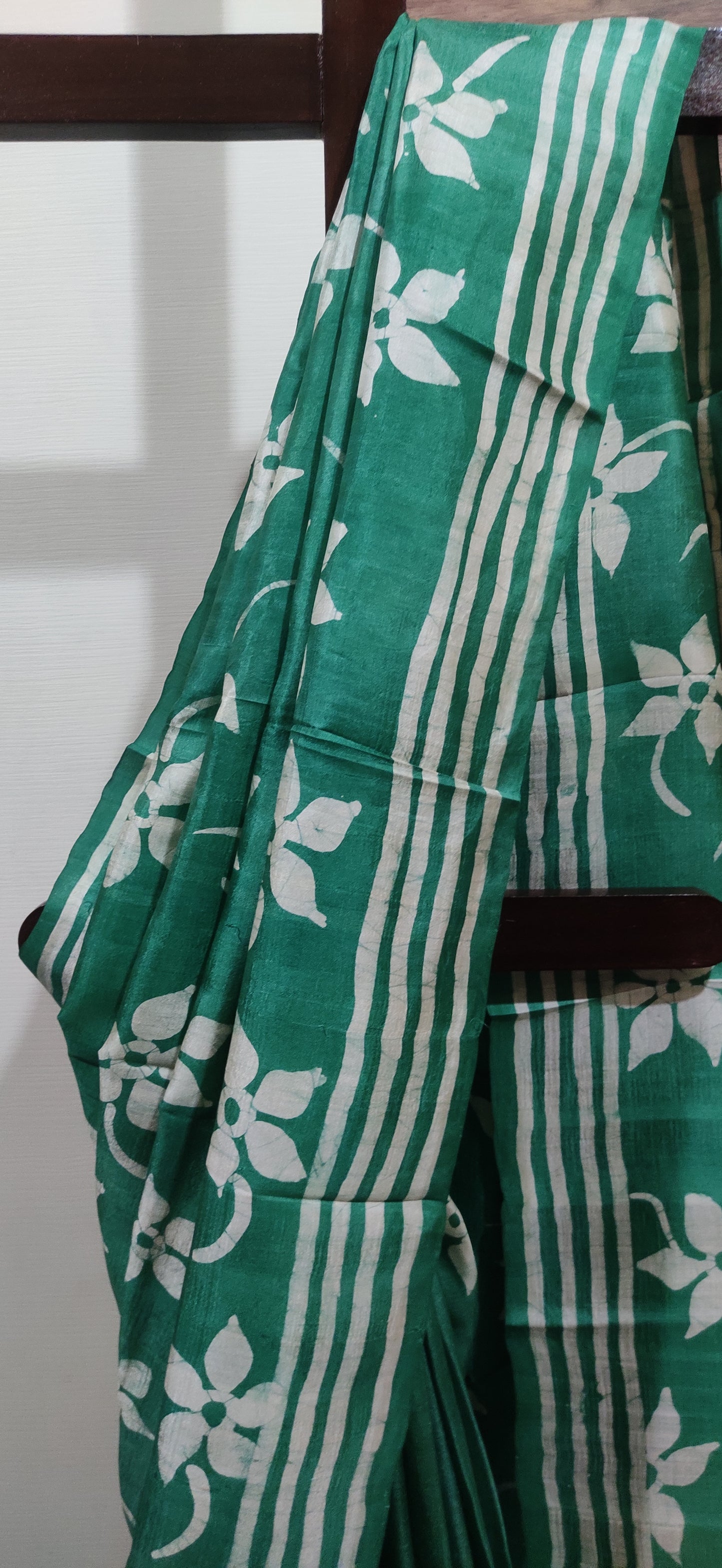 Green Siuli Phool Hand Batik Pure Silk Saree