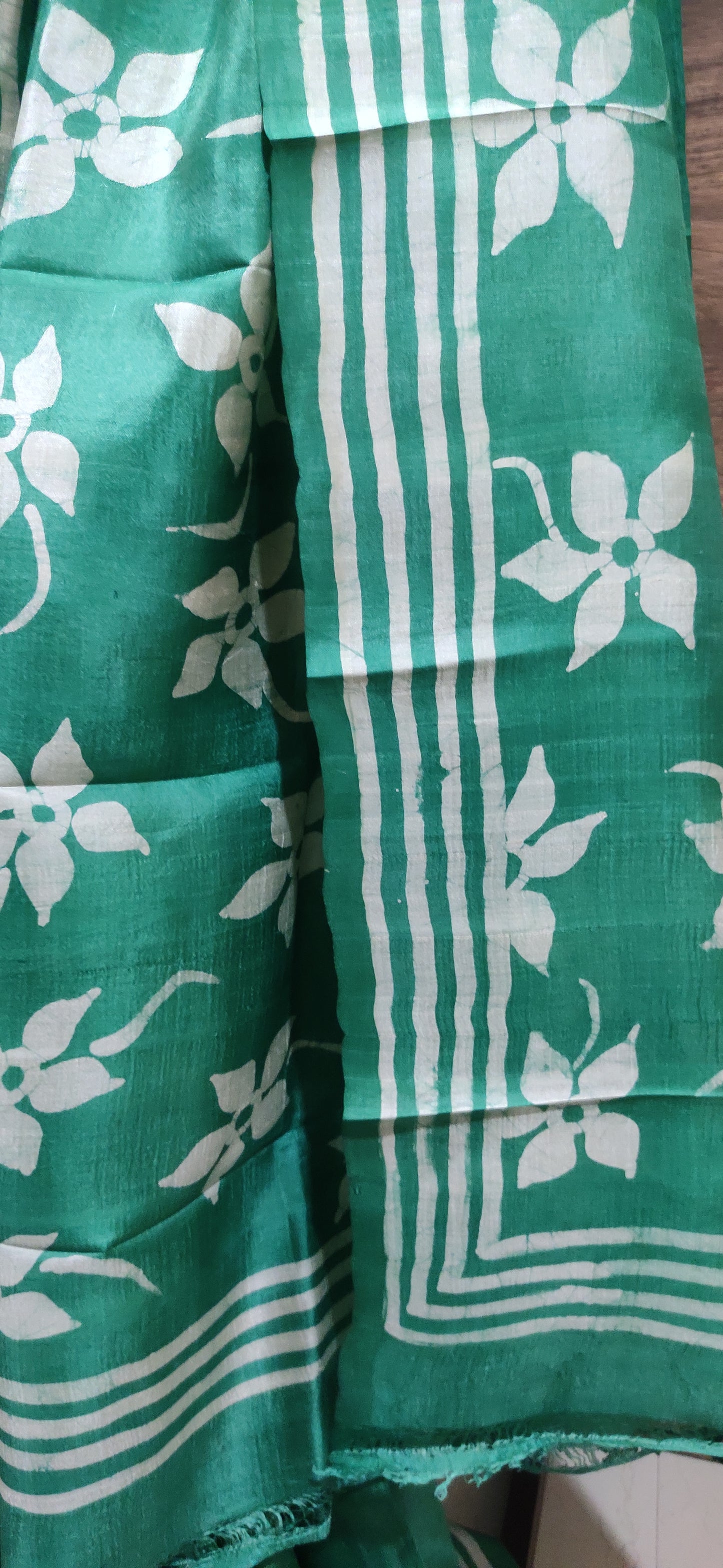 Green Siuli Phool Hand Batik Pure Silk Saree