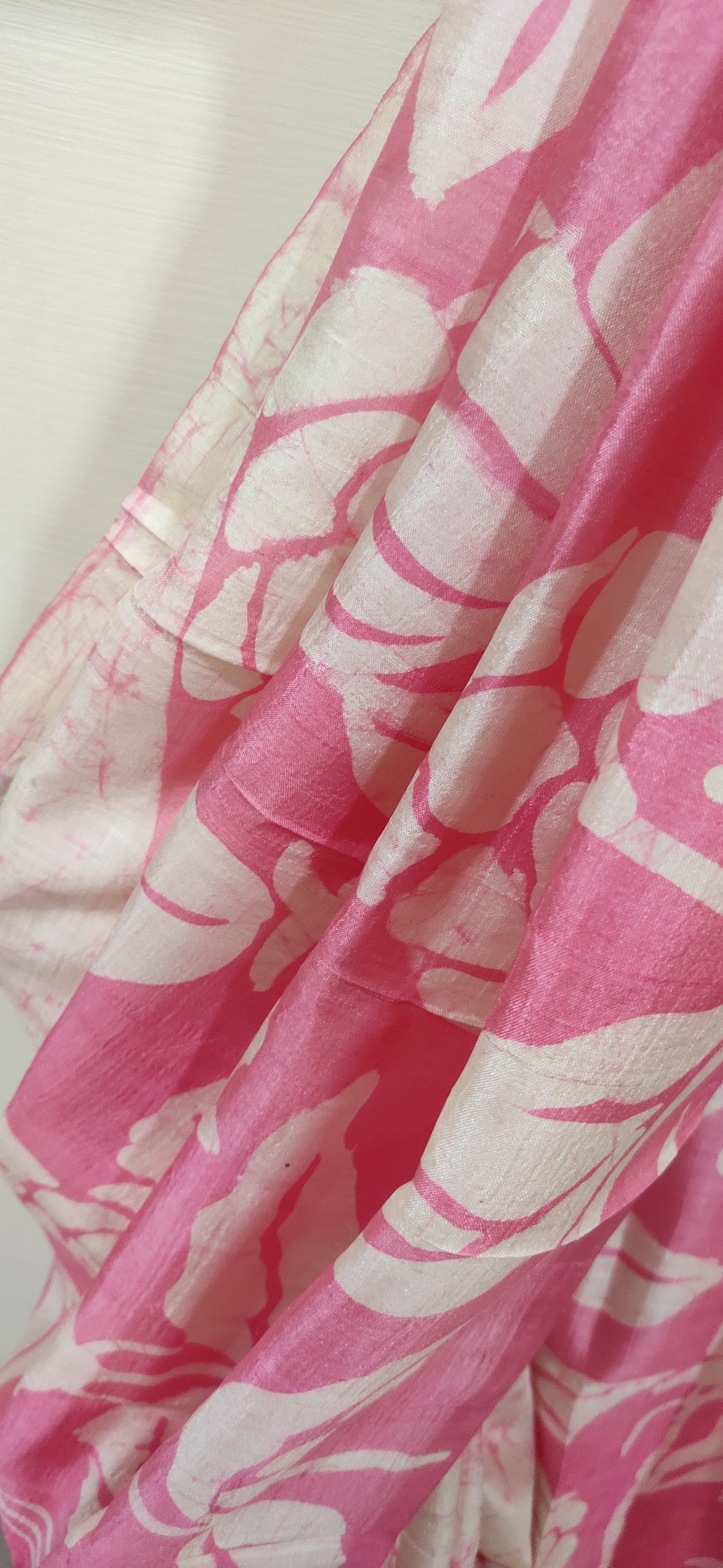 Prakriti – Ivory Pink Crack Batik Silk Saree
