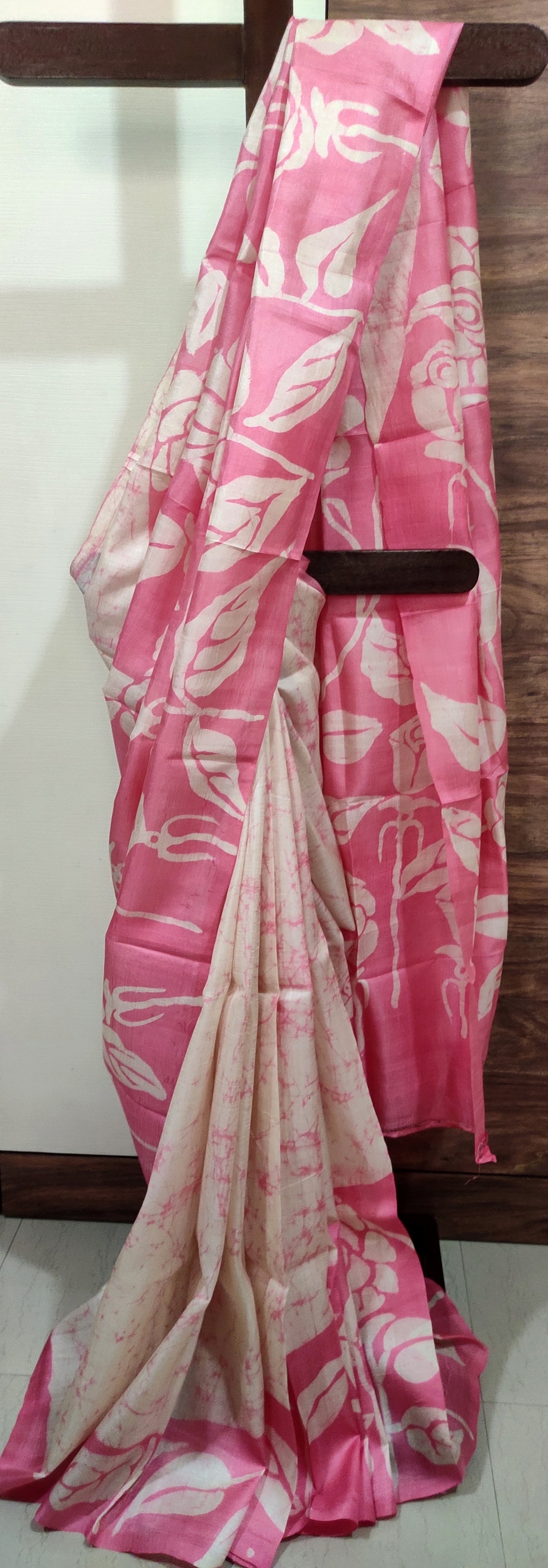 Prakriti – Ivory Pink Crack Batik Silk Saree