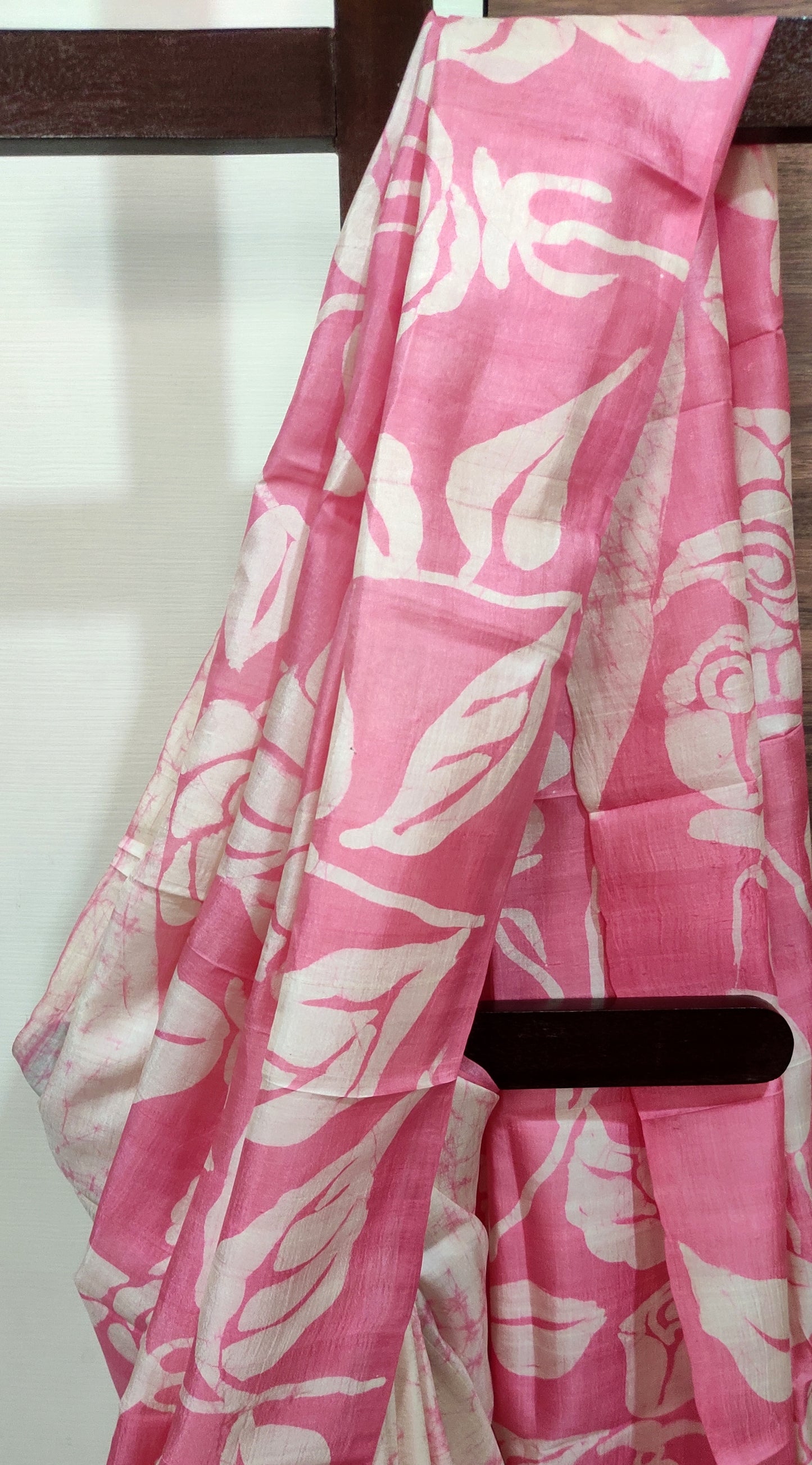Prakriti – Ivory Pink Crack Batik Silk Saree