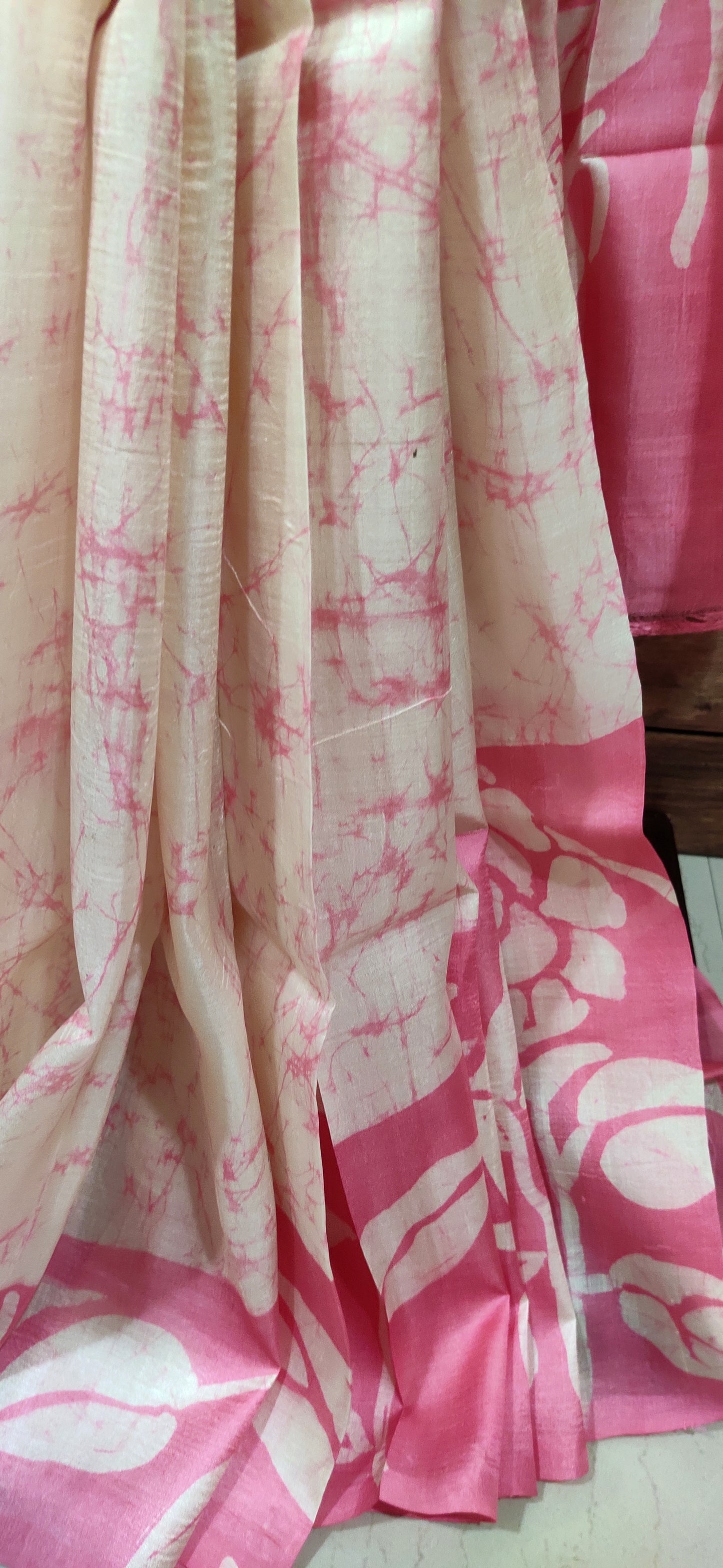 Prakriti – Ivory Pink Crack Batik Silk Saree