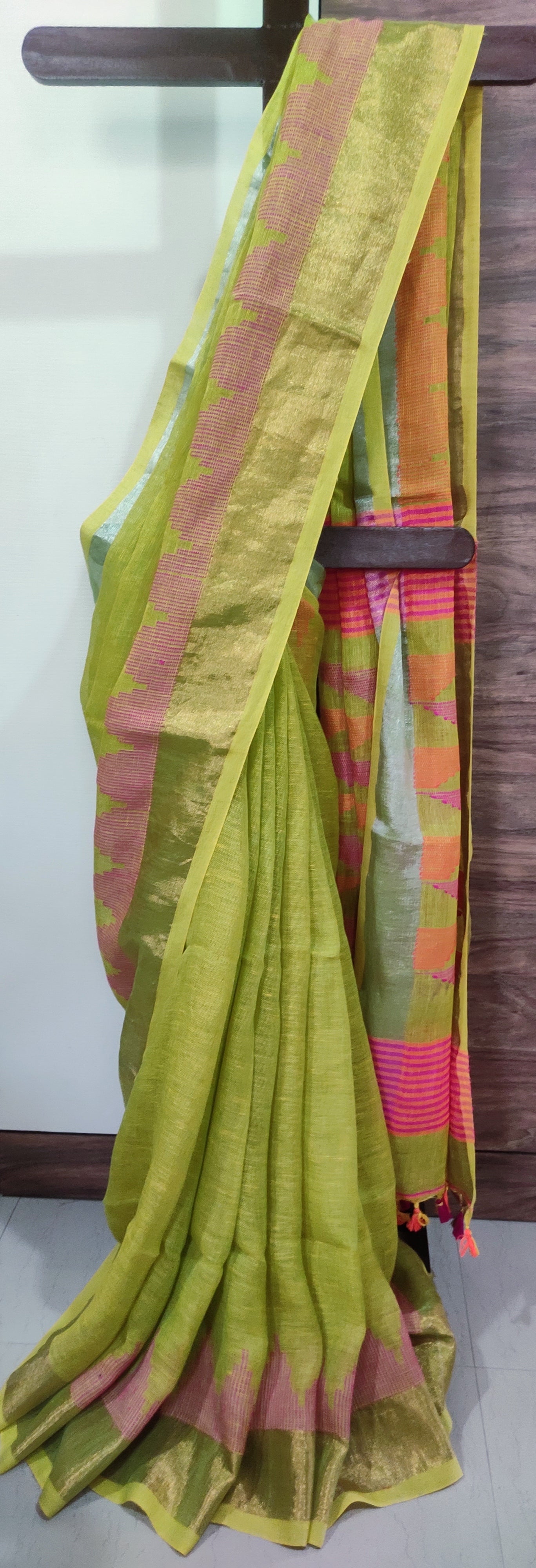 Light Green Temple Border Linen Handloom Saree