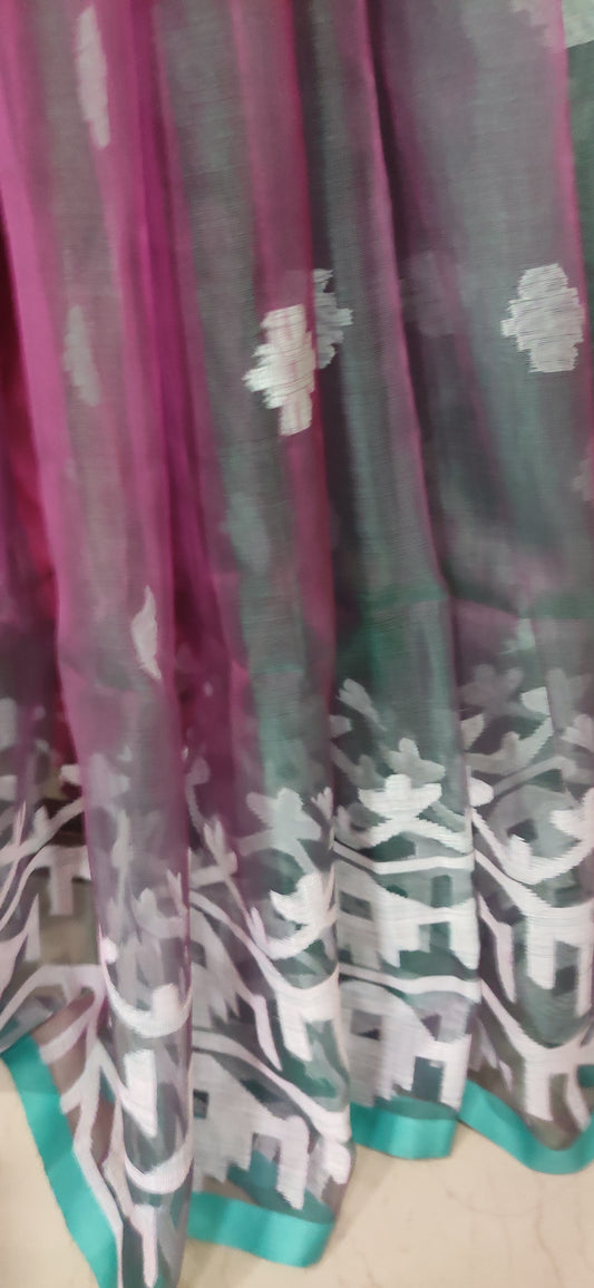 Dual Shaded Muslin Threaded cut work motif done Jamdani Saree