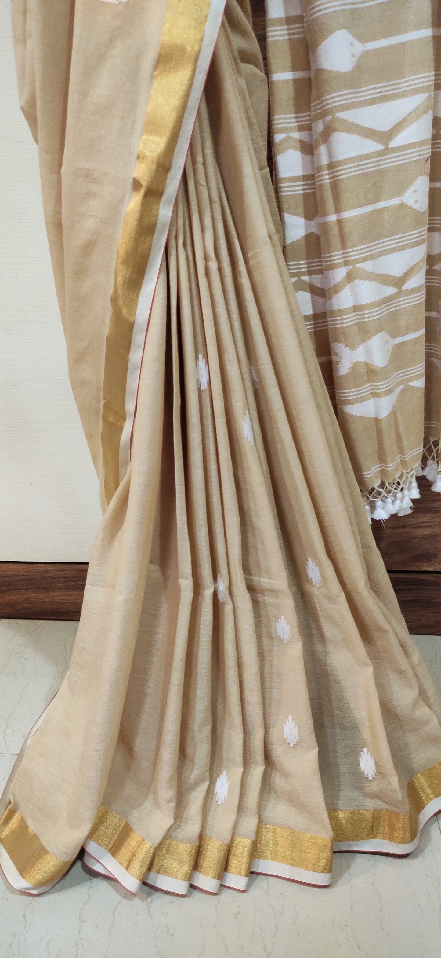 Anvika – Sandal Gold Classic Cotton Handloom Saree