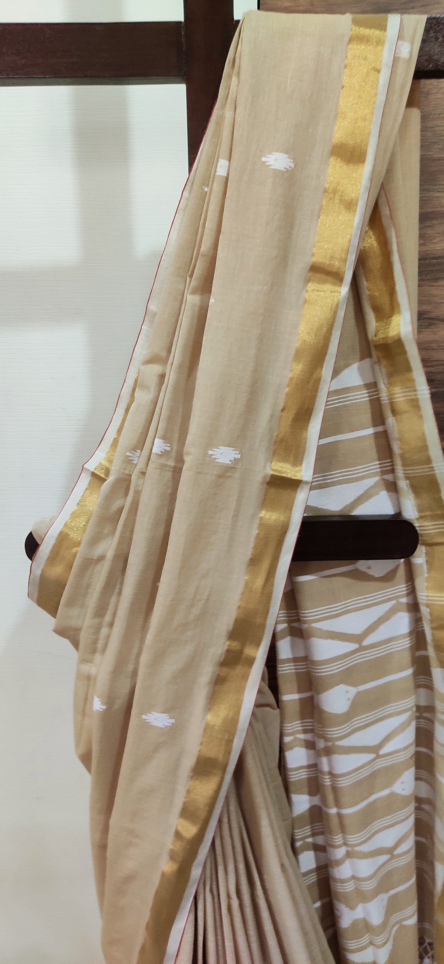 Anvika – Sandal Gold Classic Cotton Handloom Saree