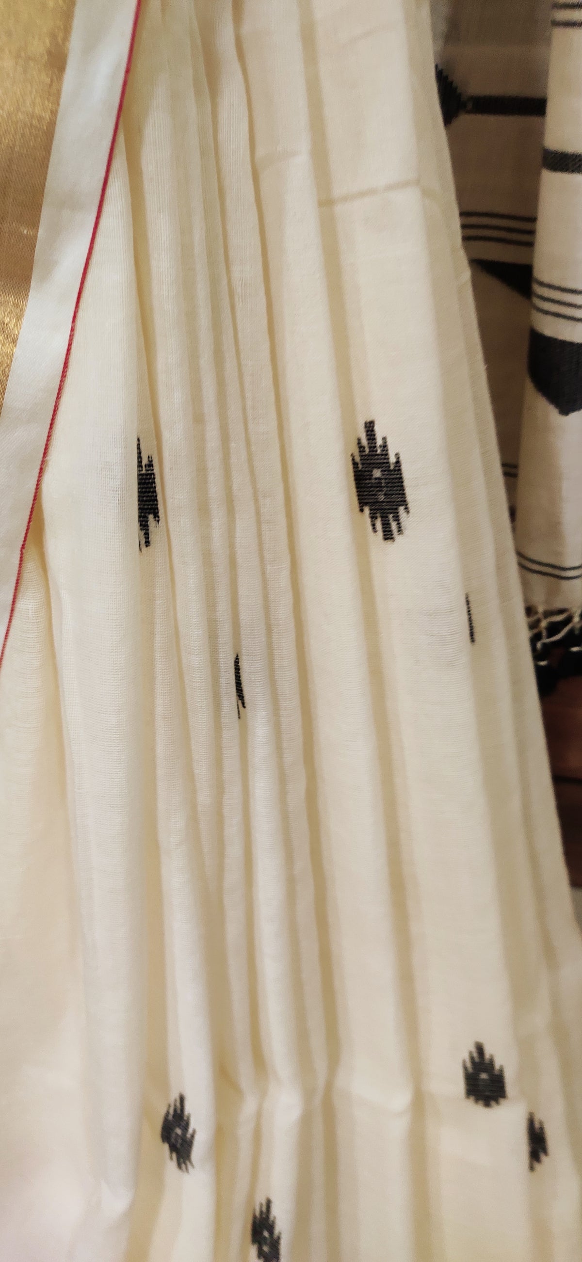 Anvika – Ivory Noir Weave Cotton Handloom Saree