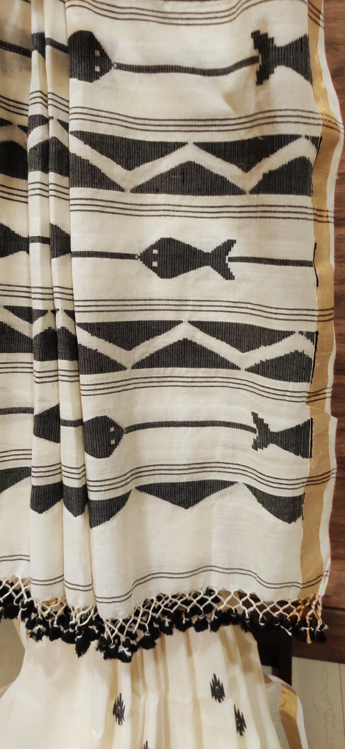 Anvika – Ivory Noir Weave Cotton Handloom Saree