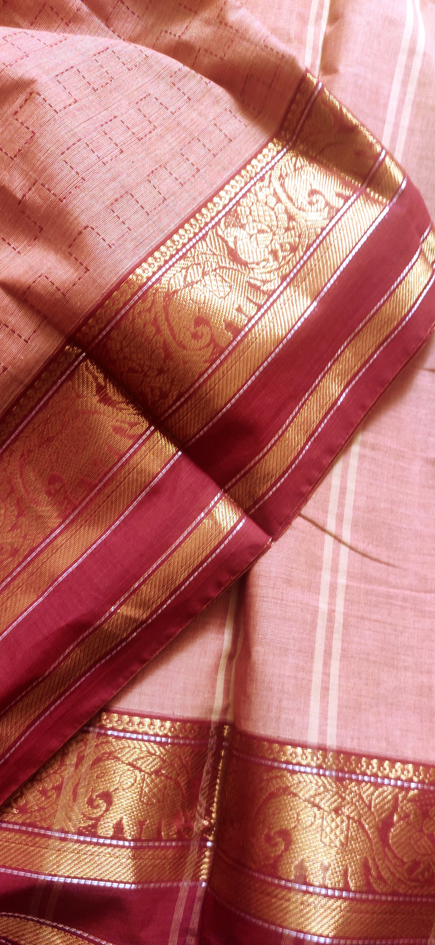 Redish Beige Cotton Dual shaded Kanchipuram traditional border with check & small buttas done all over body Saree