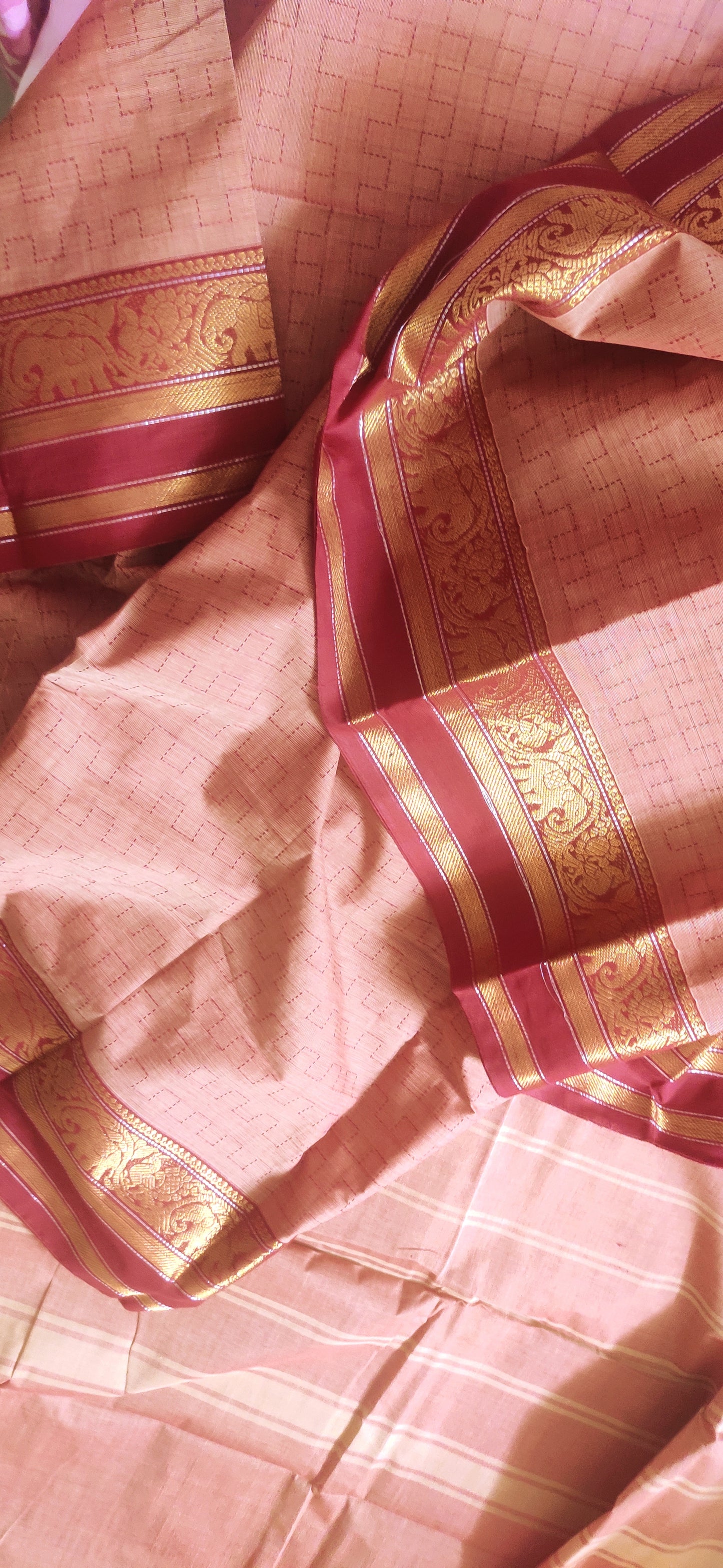 Redish Beige Cotton Dual shaded Kanchipuram traditional border with check & small buttas done all over body Saree