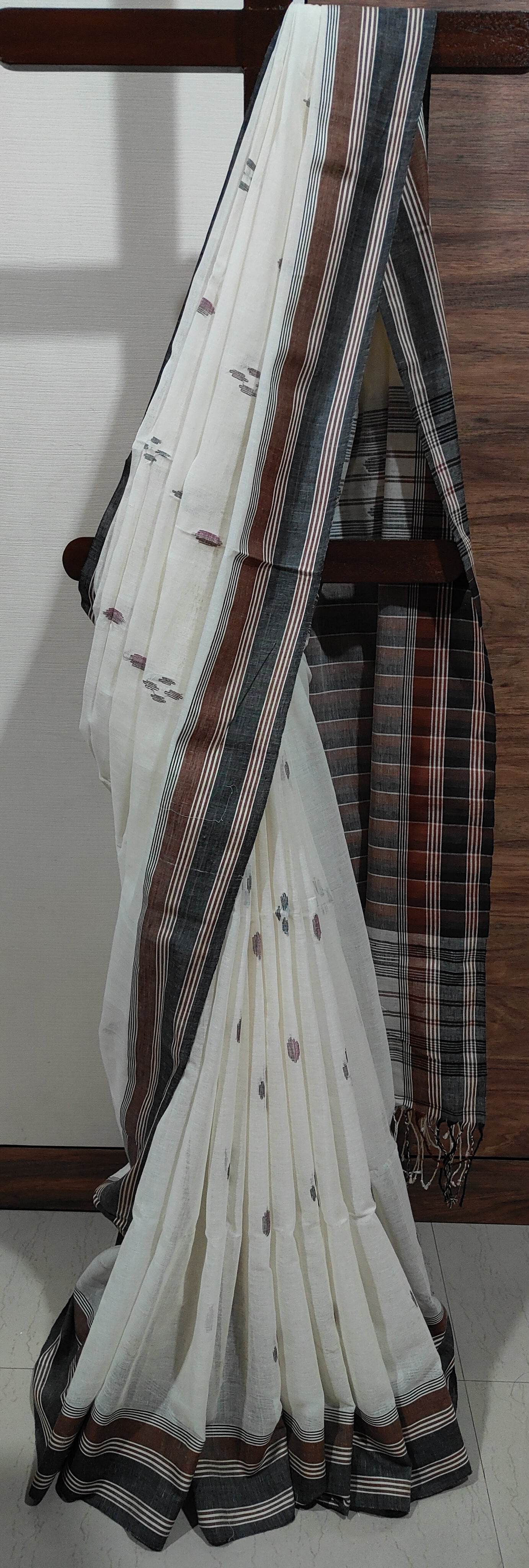 Rekhashree – Off White Handloom Khadi Cotton Saree