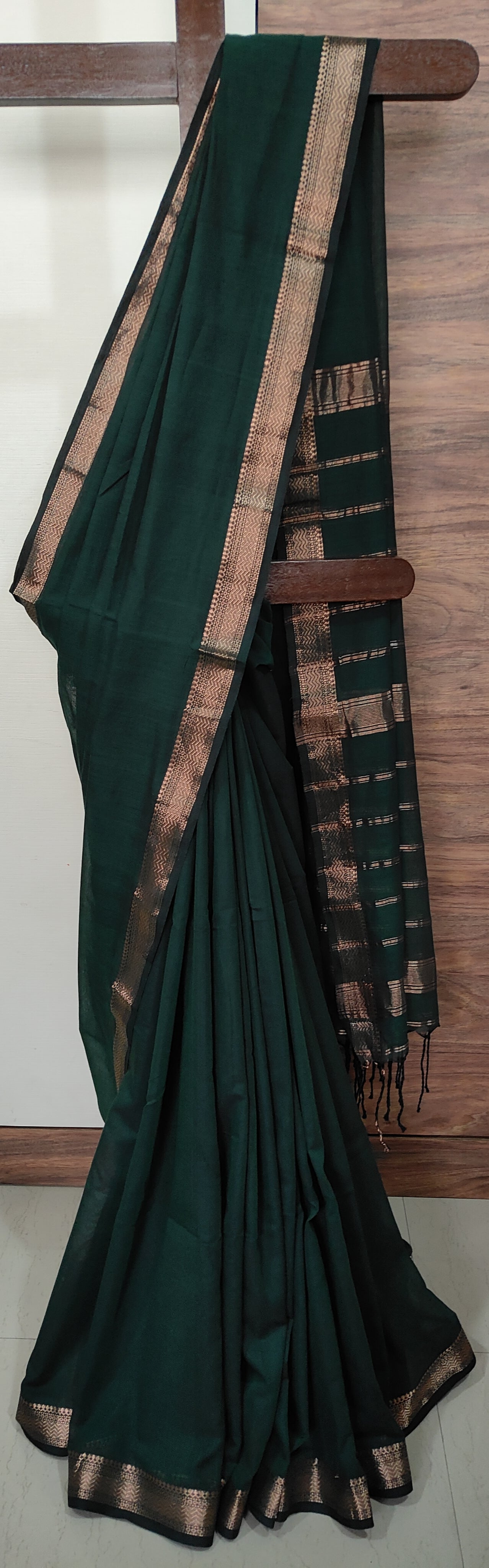 Thin Traditional Zari Border Bottle Green Cotton handloom Saree
