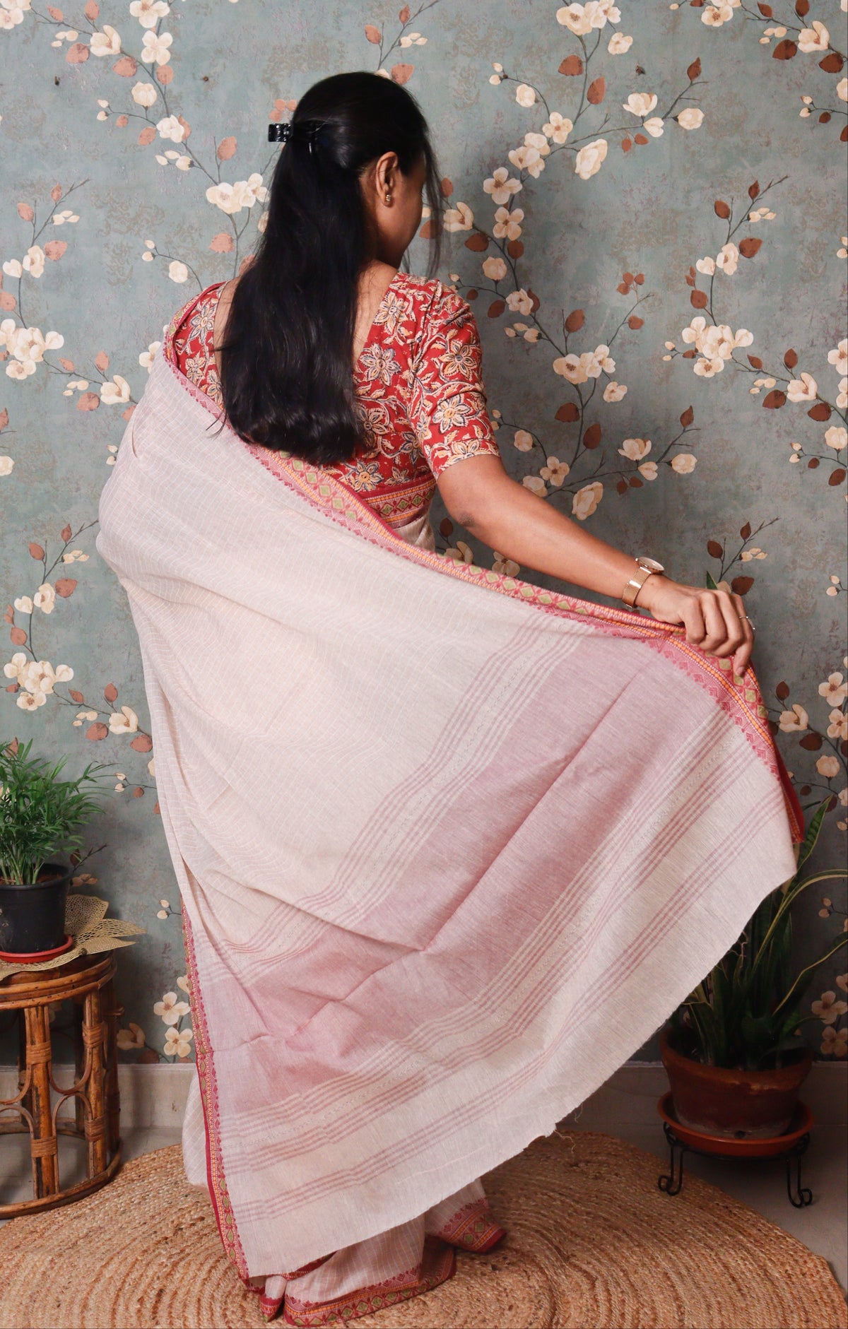 Charulata – Komolini