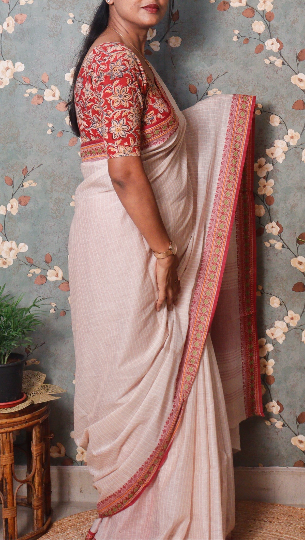 Charulata – Komolini